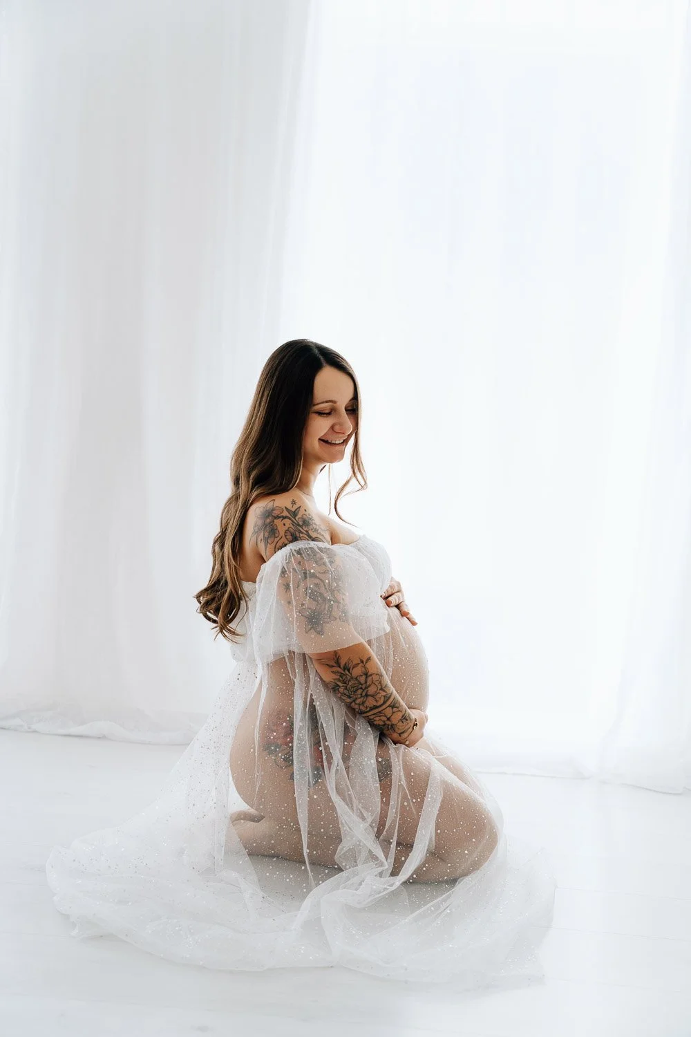 wunderschöne Babybauchfotos im Tageslicht Studio Prien am Chiemsee