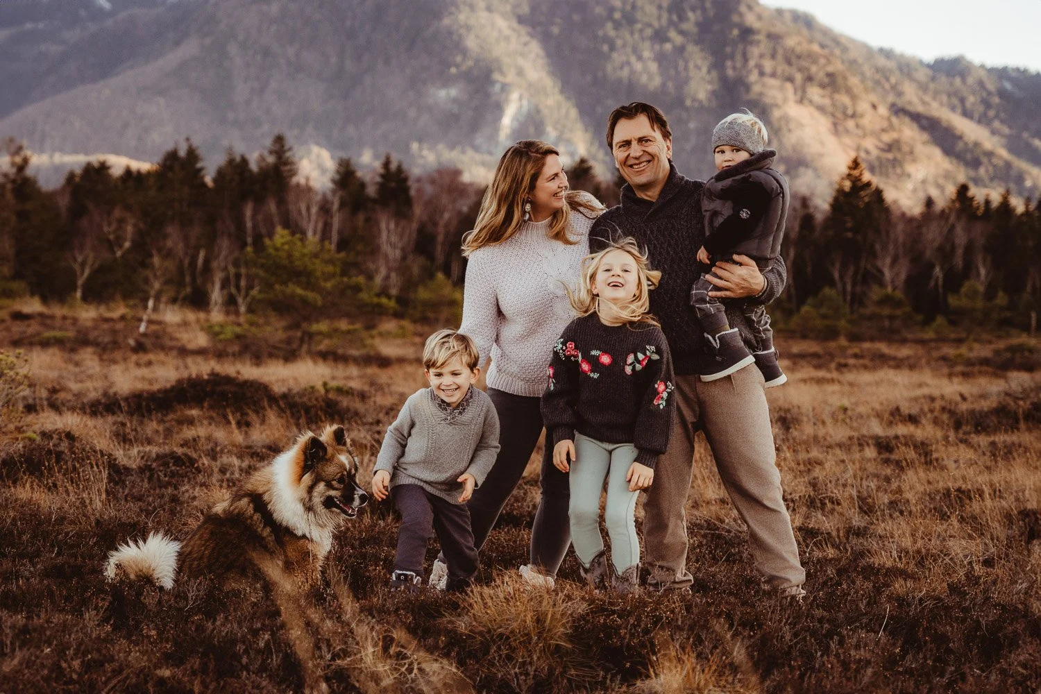 natürliche Familienfotos in einem entspannten Familienshooting für Prien am Chiemsee, Rosenheim, Traunstein  Chiemsee, Chiemgau
