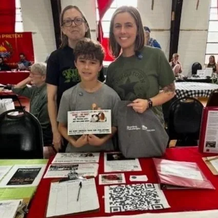Jess Conard tabling with her son and Lynn Anderson