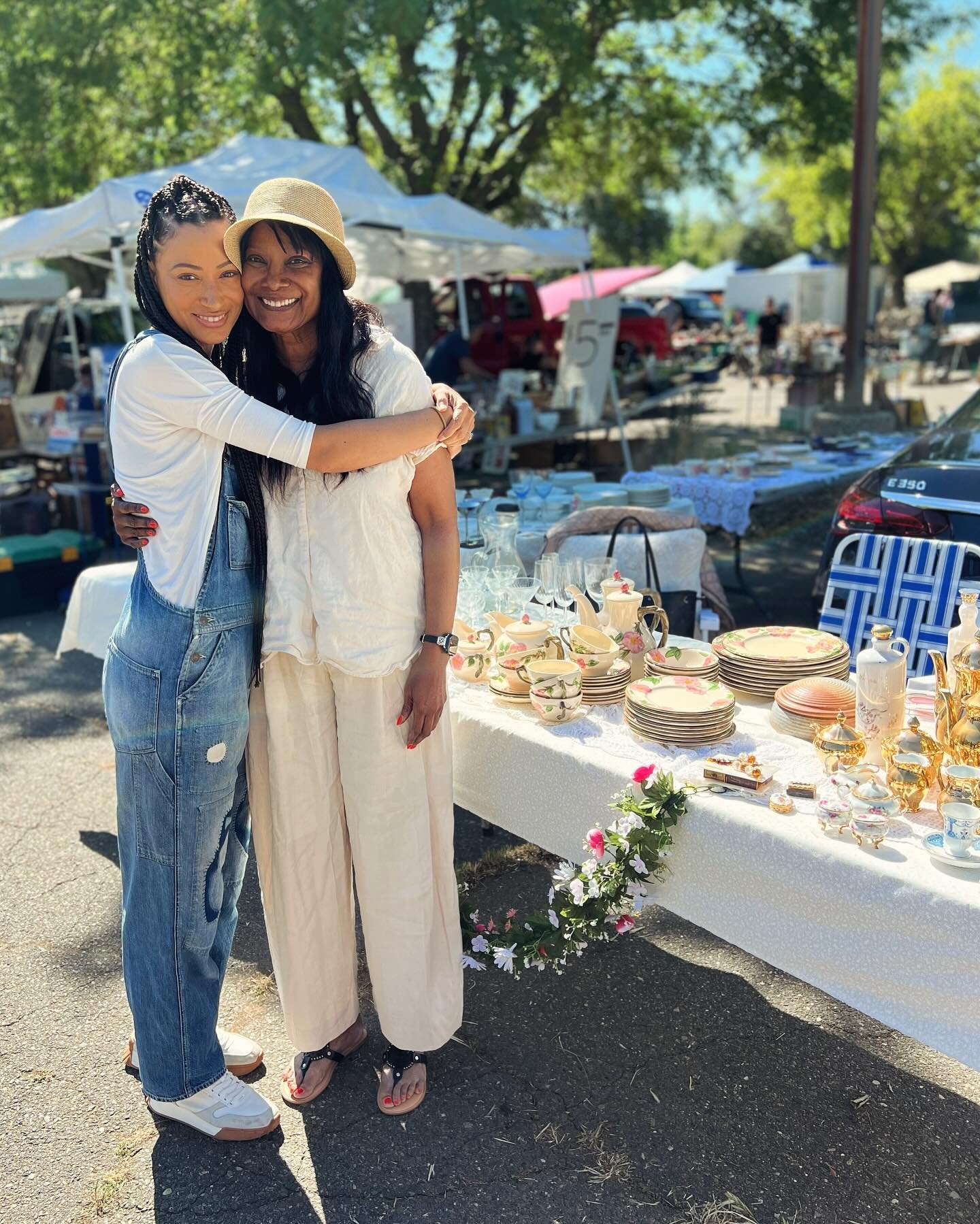 Three more hours to shop the faire. And Happy Mother&rsquo;s Day! Thanks to all who have come out to shop and celebrate today. 💖 

#sacantiquefaire #vintagefinds #antiqueshopping