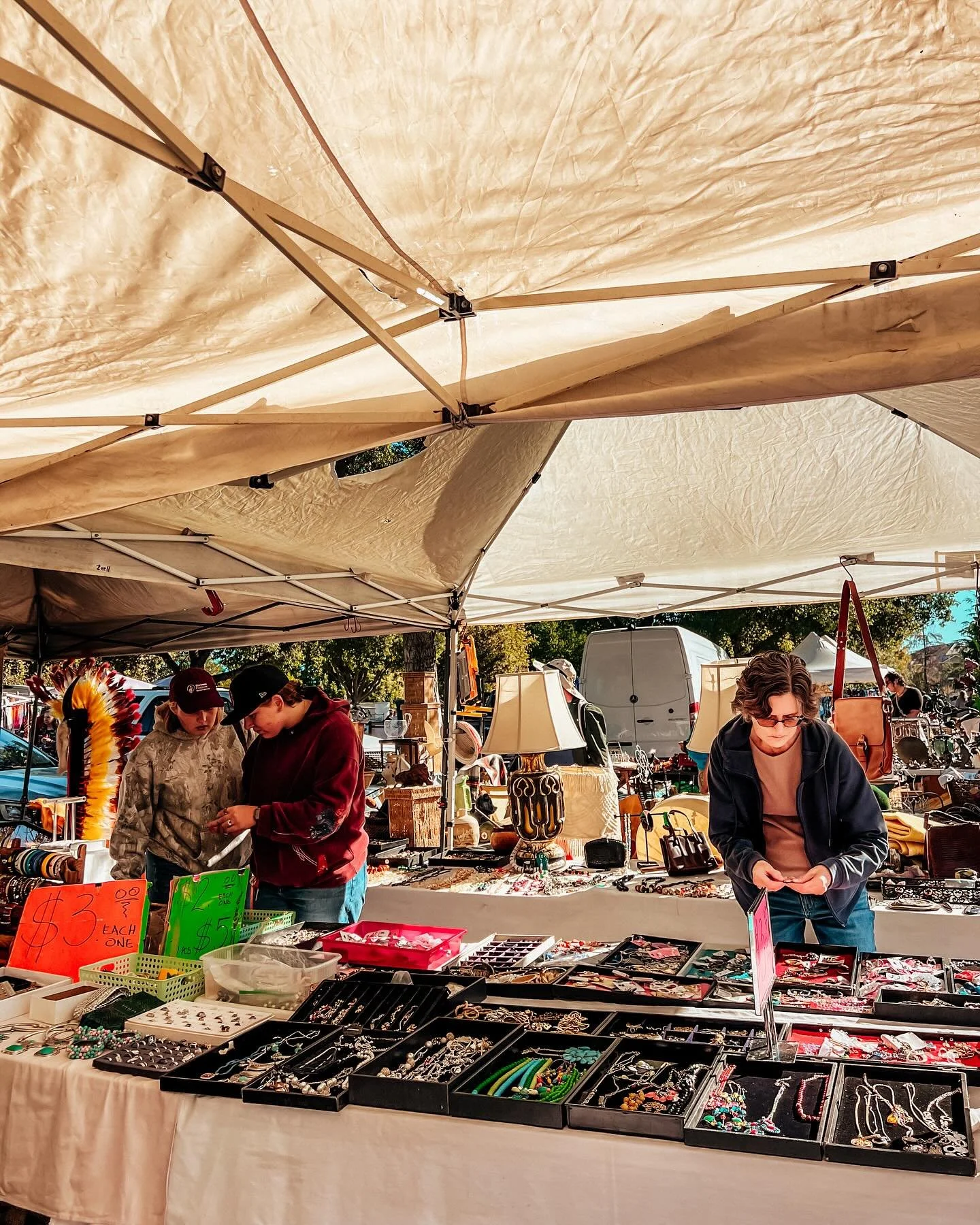 Good morning, Sacramento! The November Faire is OPEN at Sleep Train Arena (East Entrance &amp; Truxel Road). Come shop with us until 3pm ☀️