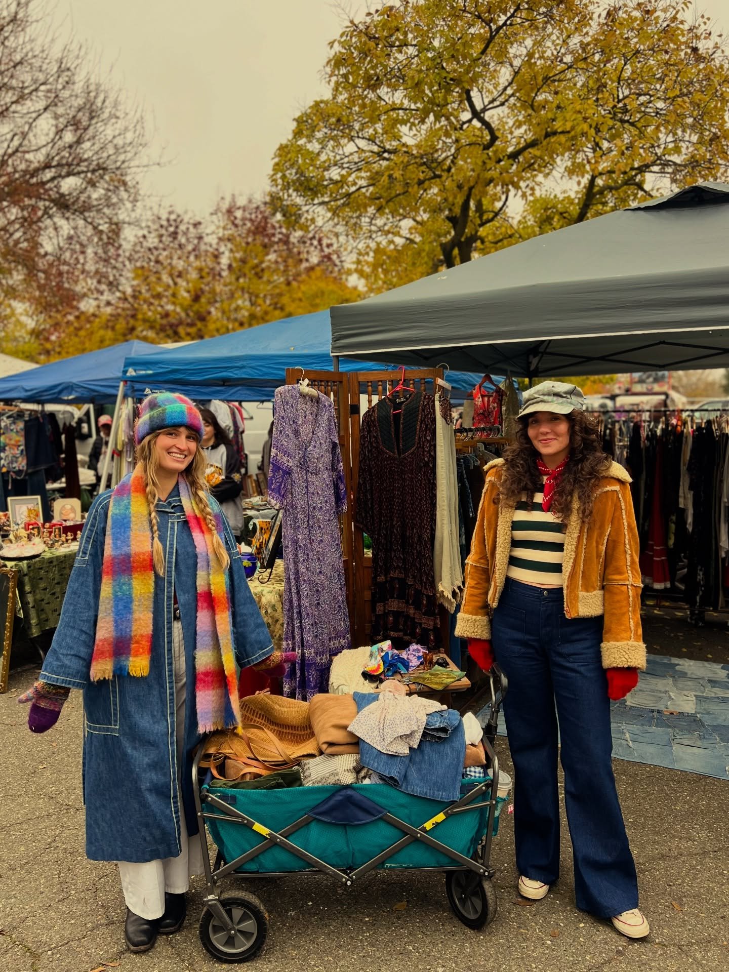 There&rsquo;s 2 more hours to shop the December Sacramento Antique Faire! Thanks to everyone who came out today. We&rsquo;ve loved seeing all of your vintage finds. ☺️🛍️