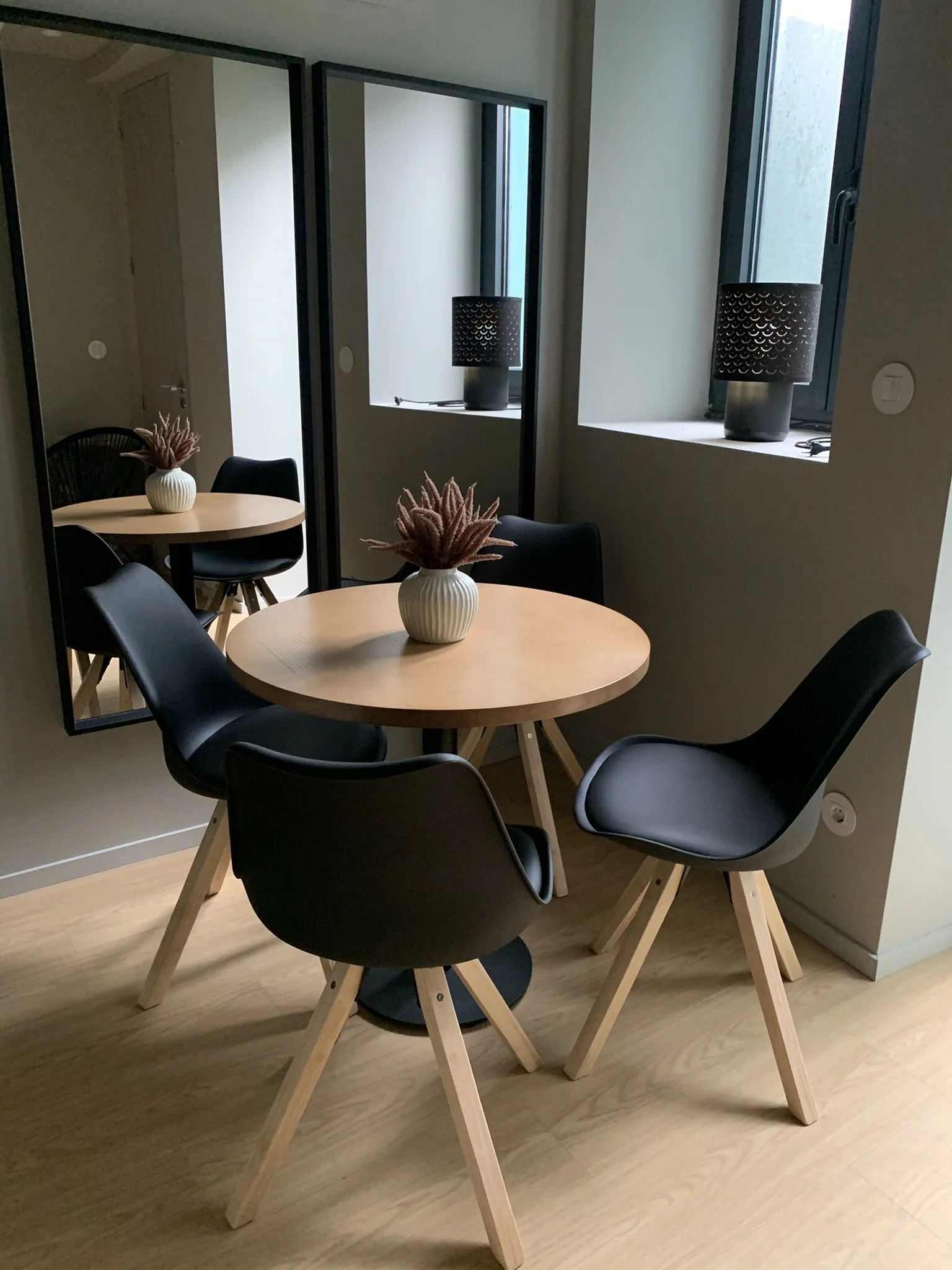 Bonjardim 1108 Building (6 Apartments).
Photos from the final assemblies 