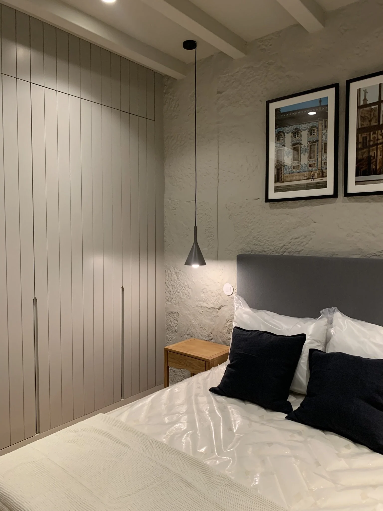 Bonjardim 1108 Building (6 Apartments).
Photos from the final assemblies 