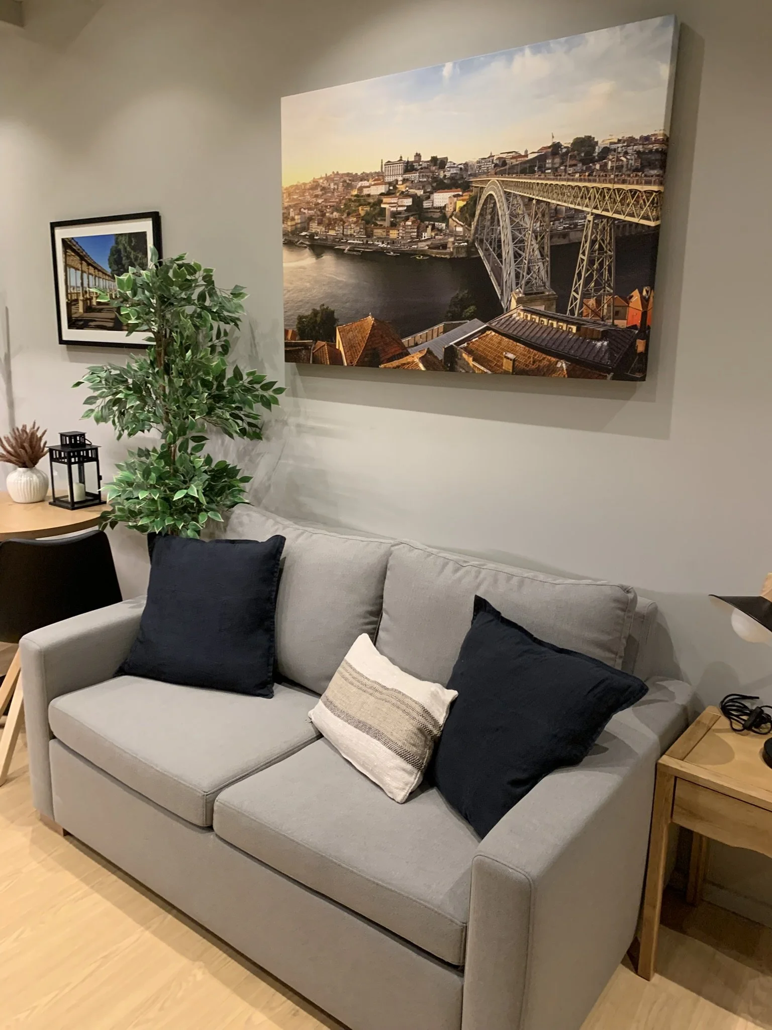 Bonjardim 1108 Building (6 Apartments).
Photos from the final assemblies