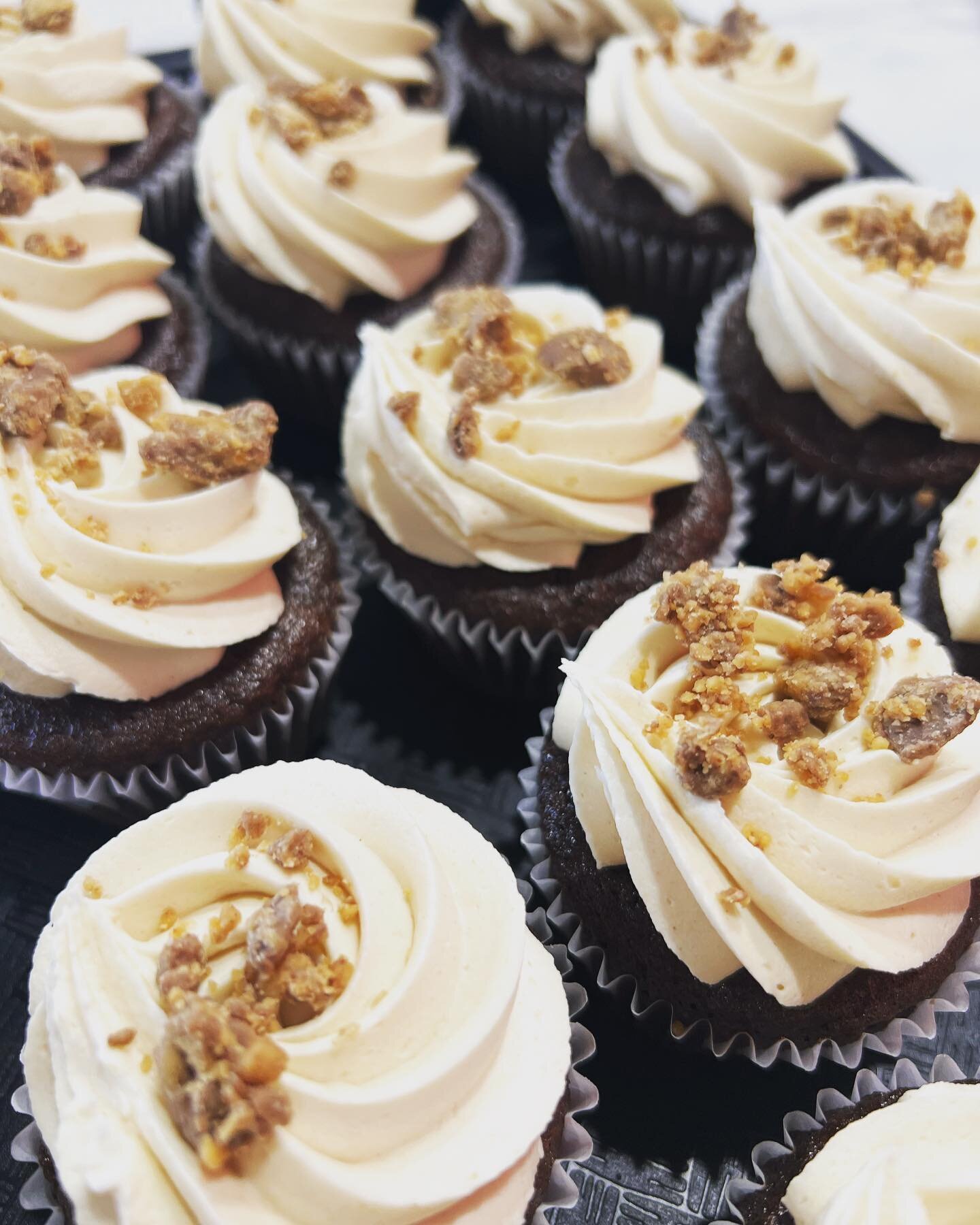Indulge in these divine chocolate peanut butter cupcakes! 🍫 🥜 🧁 

Menu for Thursday, May 18

Breakfast:
Chocolate Chip Banana Bread

Cookies/Bars:
Brown Butter Krispy Treats
Cookies &amp; Cream Cookies 

Treats:
Lemon Bars 
Mixed Berry Crumb Bars
