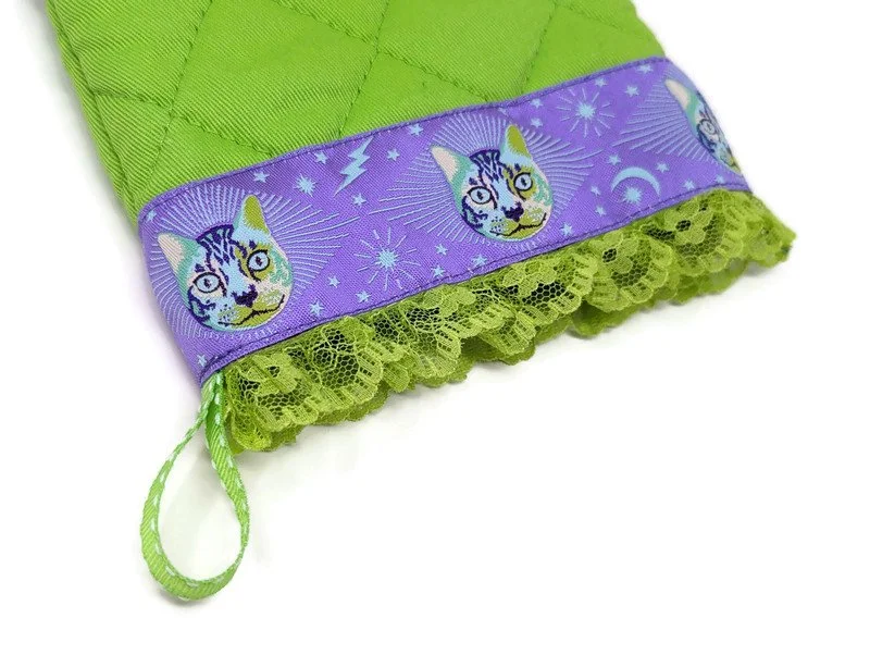 Cosmic_Cat_Oven_Mitt_Detail.jpg