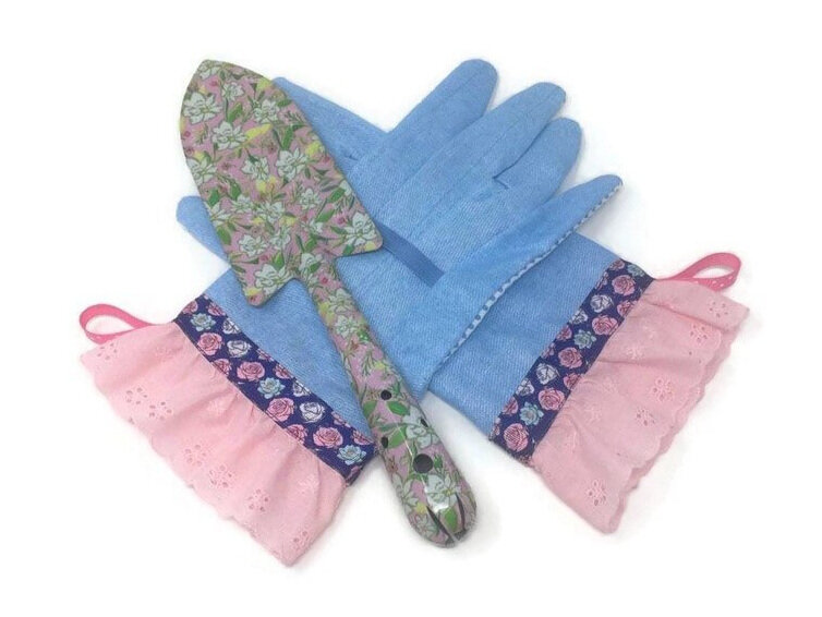 pretty-in-pale-pink-garden-gloves-by-katherine-profile.jpg