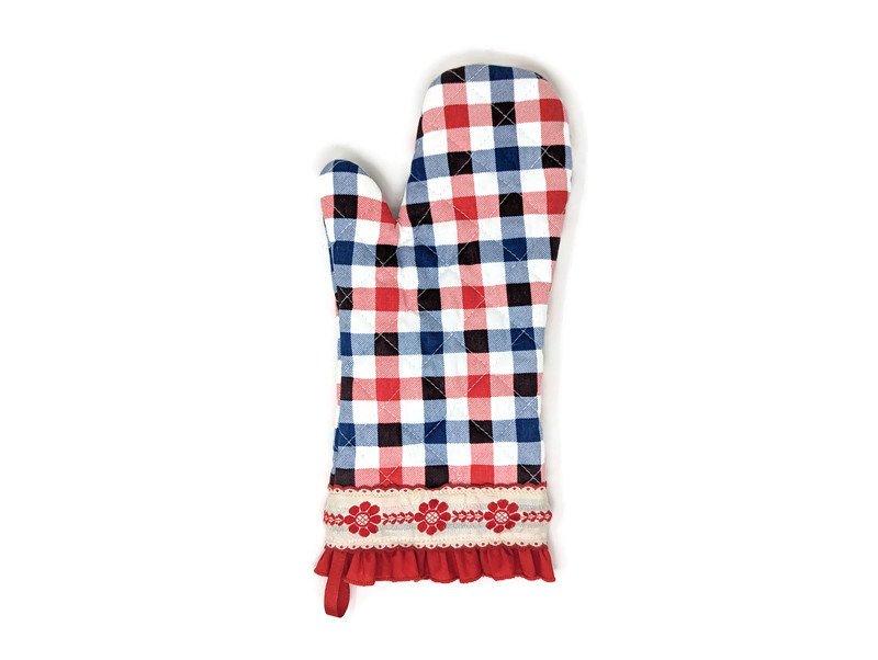 Plaid_Red_Oven_Mitt.jpg