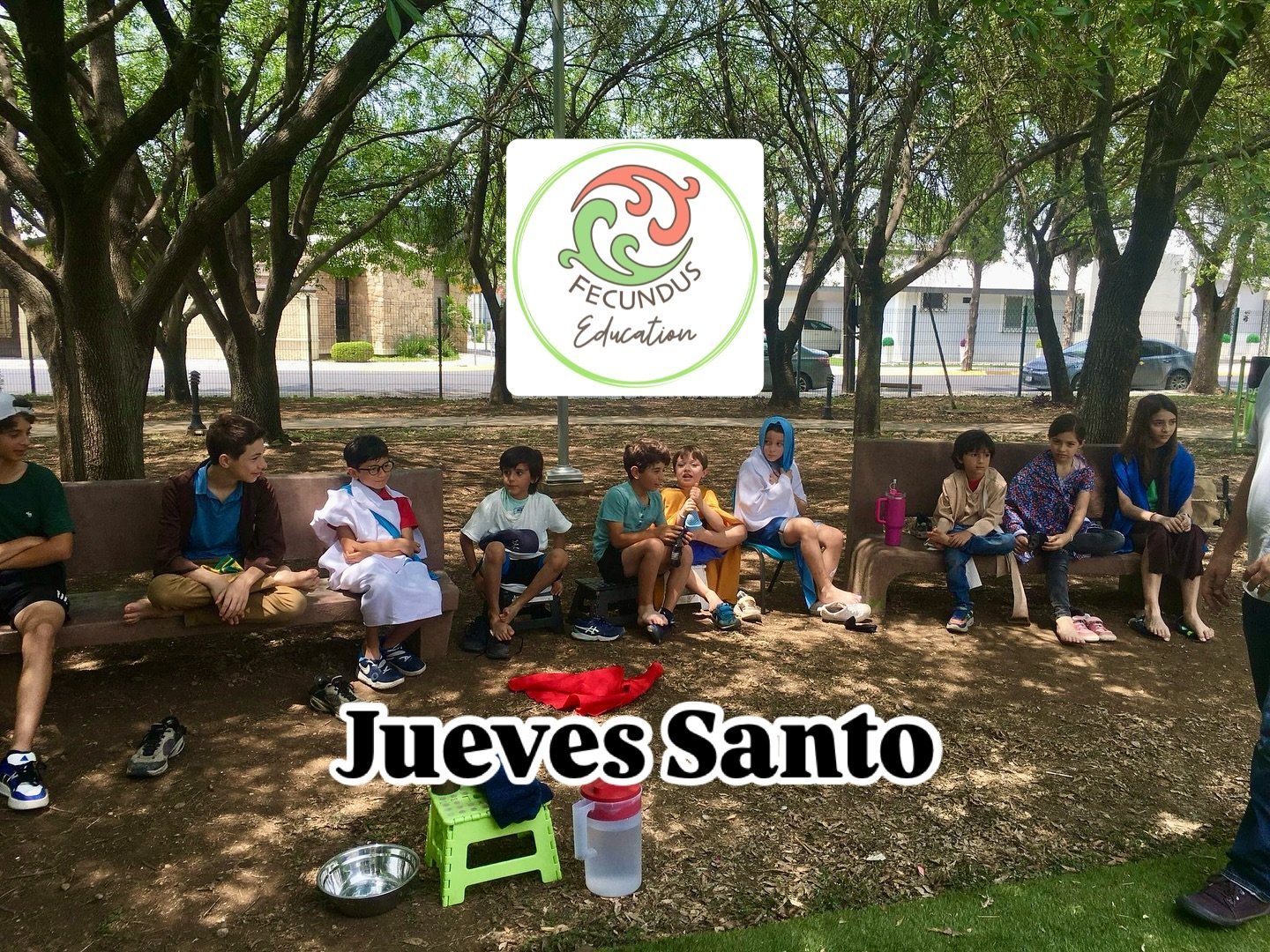 El lavatorio de pies es una tradici&oacute;n que nos recuerda la ense&ntilde;anza de Jes&uacute;s: amar es servir, y nos tenemos que dejar amar primero por &Eacute;l de quien todo amor fluye. Que Dios nos regale la gracia suficiente para tener la hum