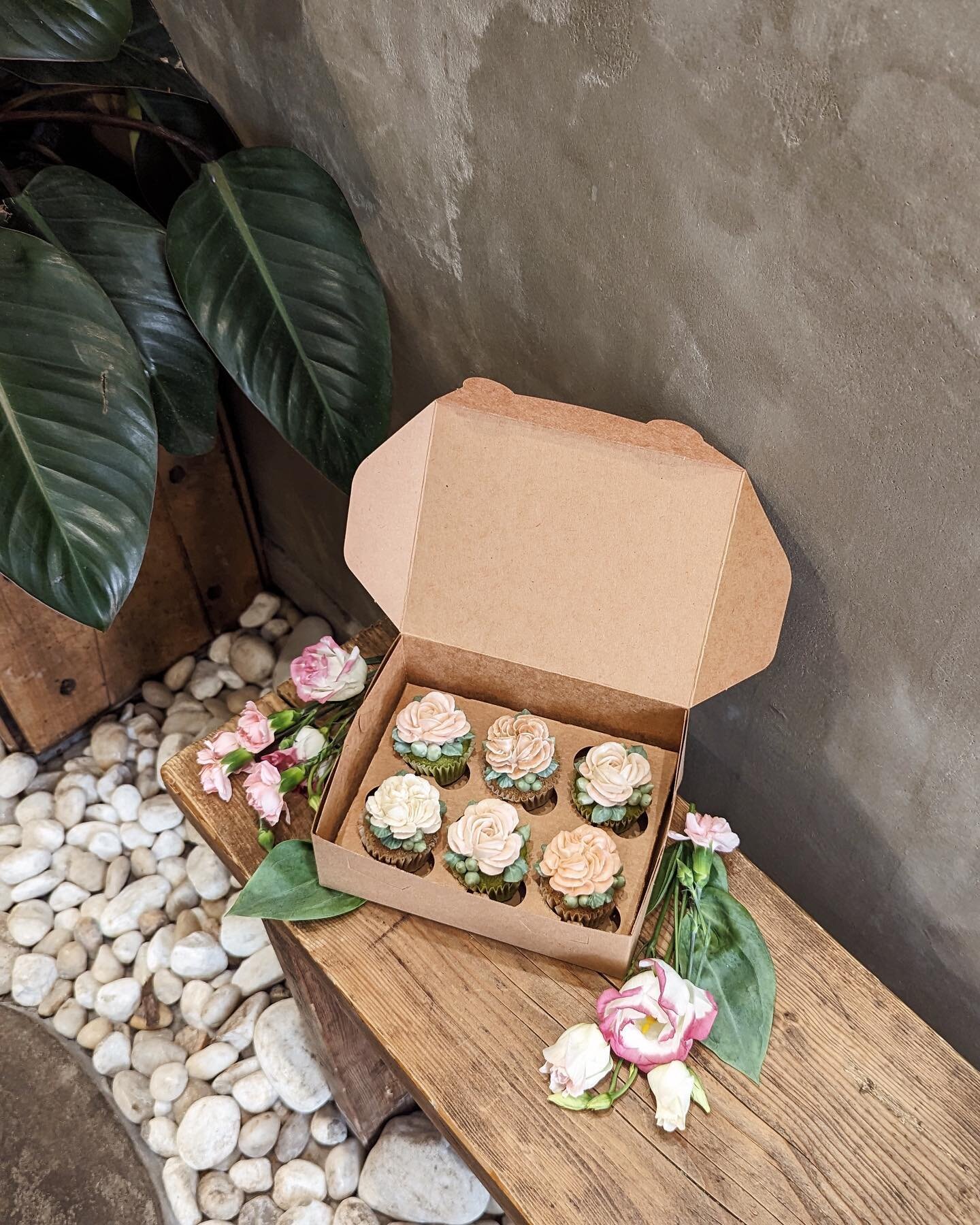 Mother&rsquo;s Day cupcakes are here! Come snag a few for the women in your life. They&rsquo;ll be available every afternoon (at 12PM) all weekend long 🧁 #buttercreamflowers #nyccake #coffeeshopcorners