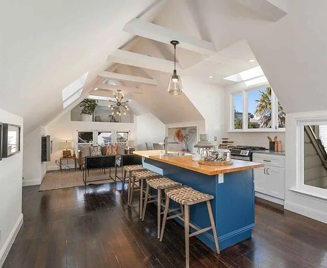 Check out this condo just hitting the market today! This 3 bedroom/2 bathroom top floor Victorian condo has beautiful finishes and lots of natural light. Located in NOPA, list price @ $1,425,000  #sanfranciscorealestate #sfrealtor #newlisting #corcor