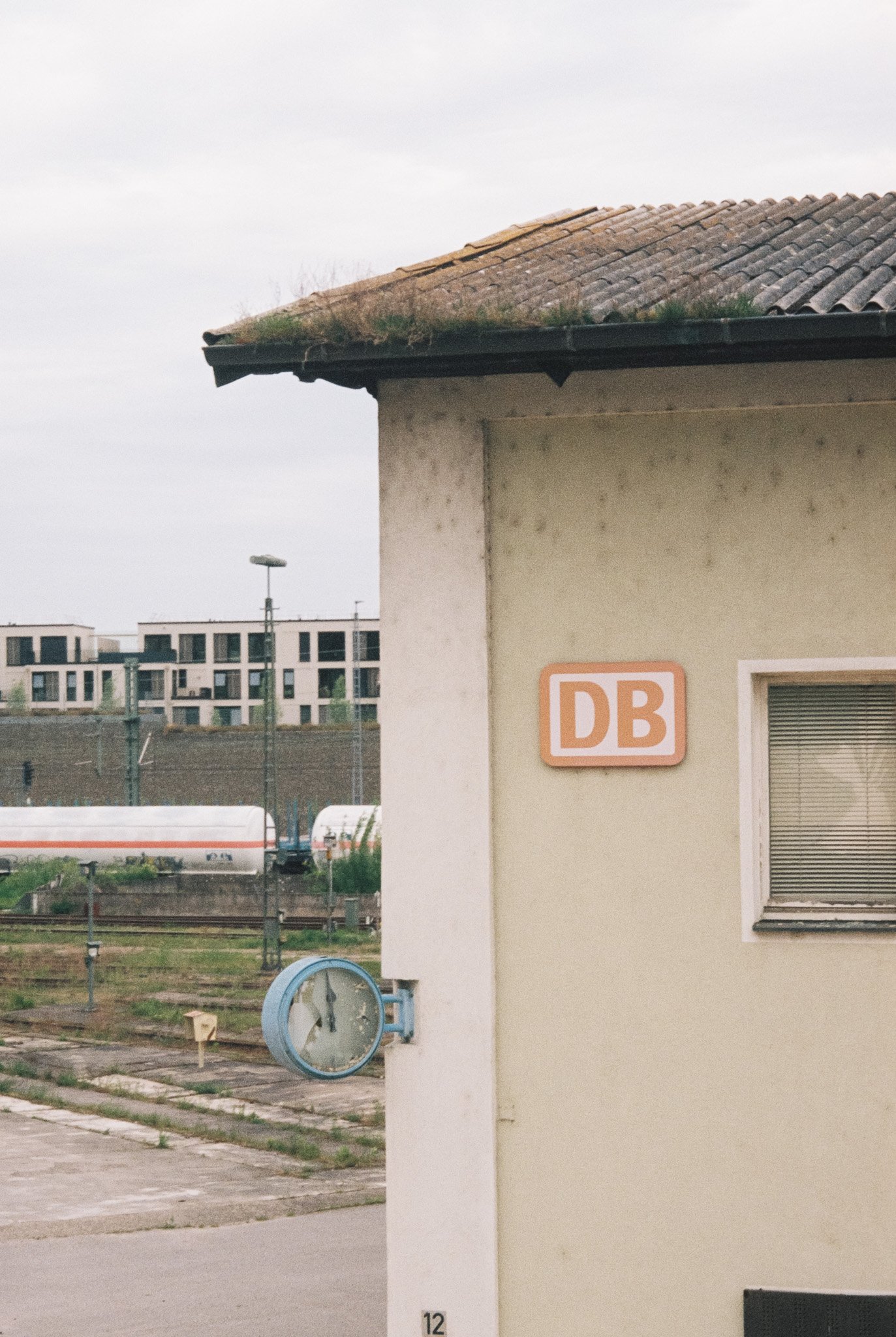 R1-07904-027A.jpeg