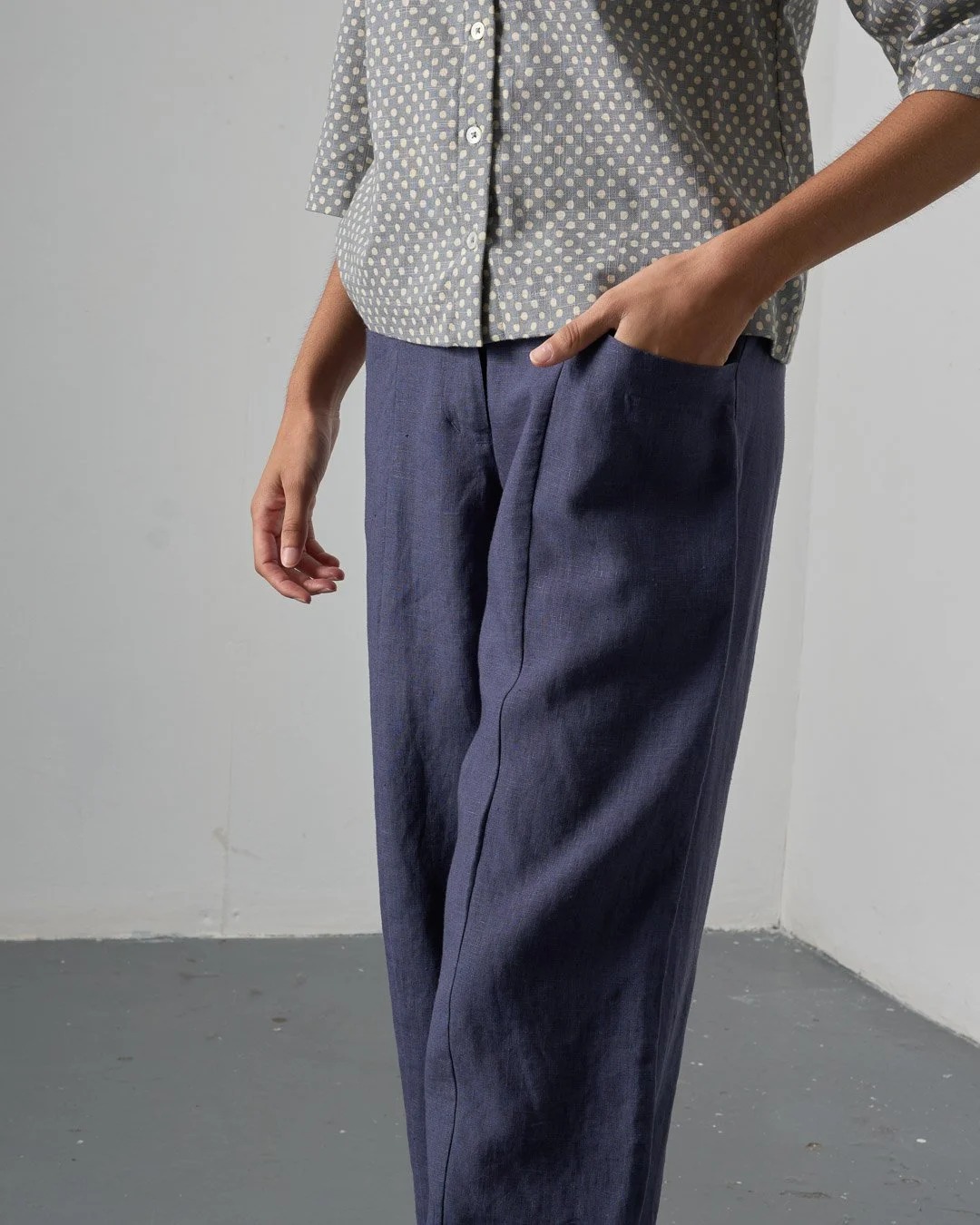 wp007 navy linen+ wt003 grey dots0934.jpg