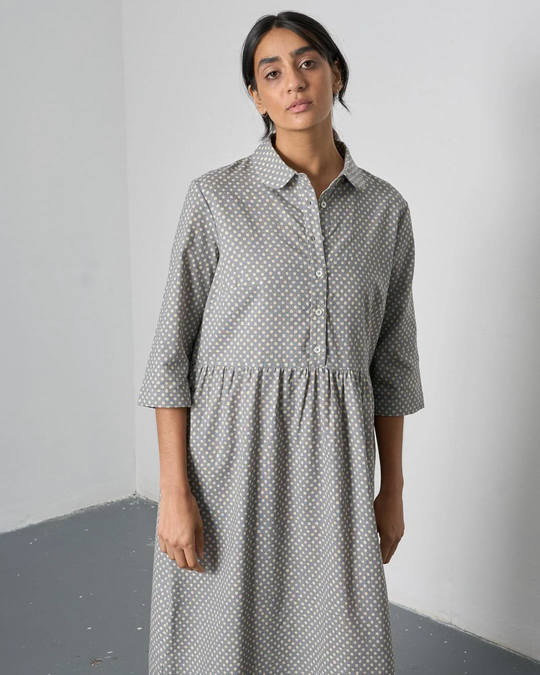 wd002 grey dots0857.jpg
