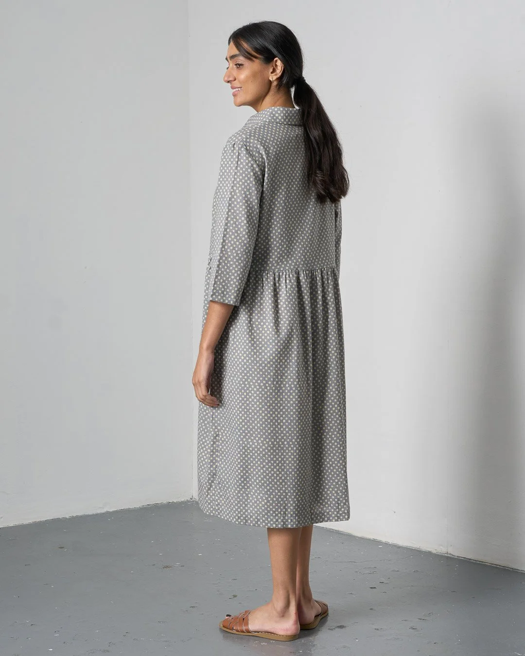 wd002 grey dots0853.jpg