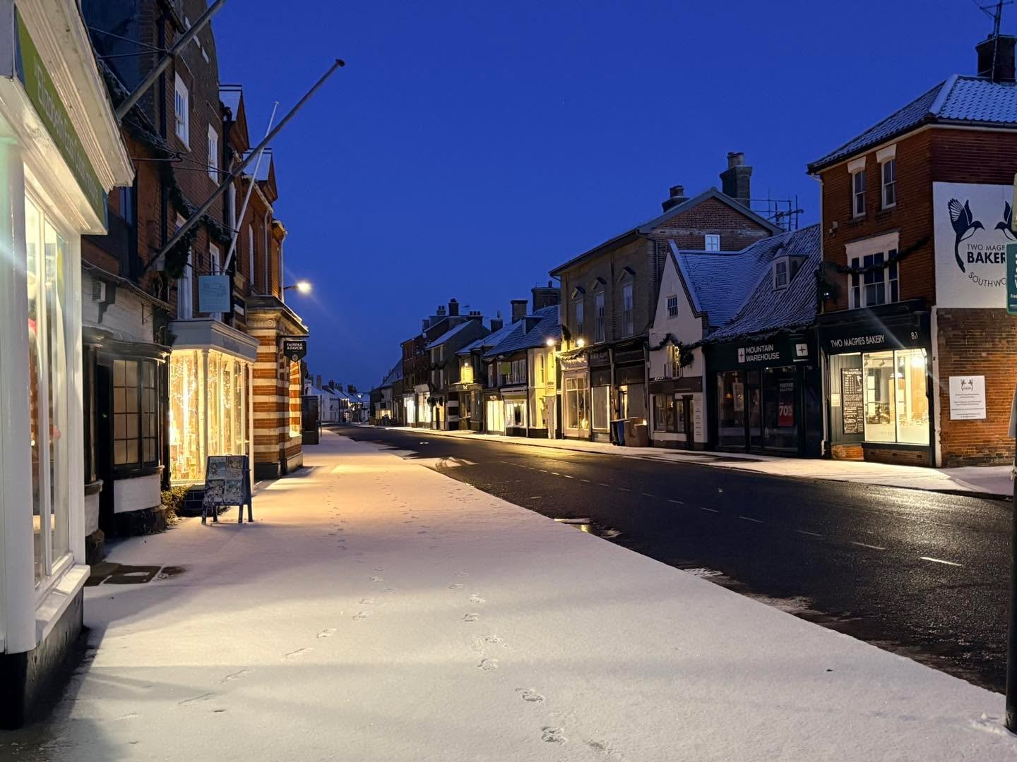 Morning all from a chilly, snowy Southwold. Take care out there!!❄️❄️❄️