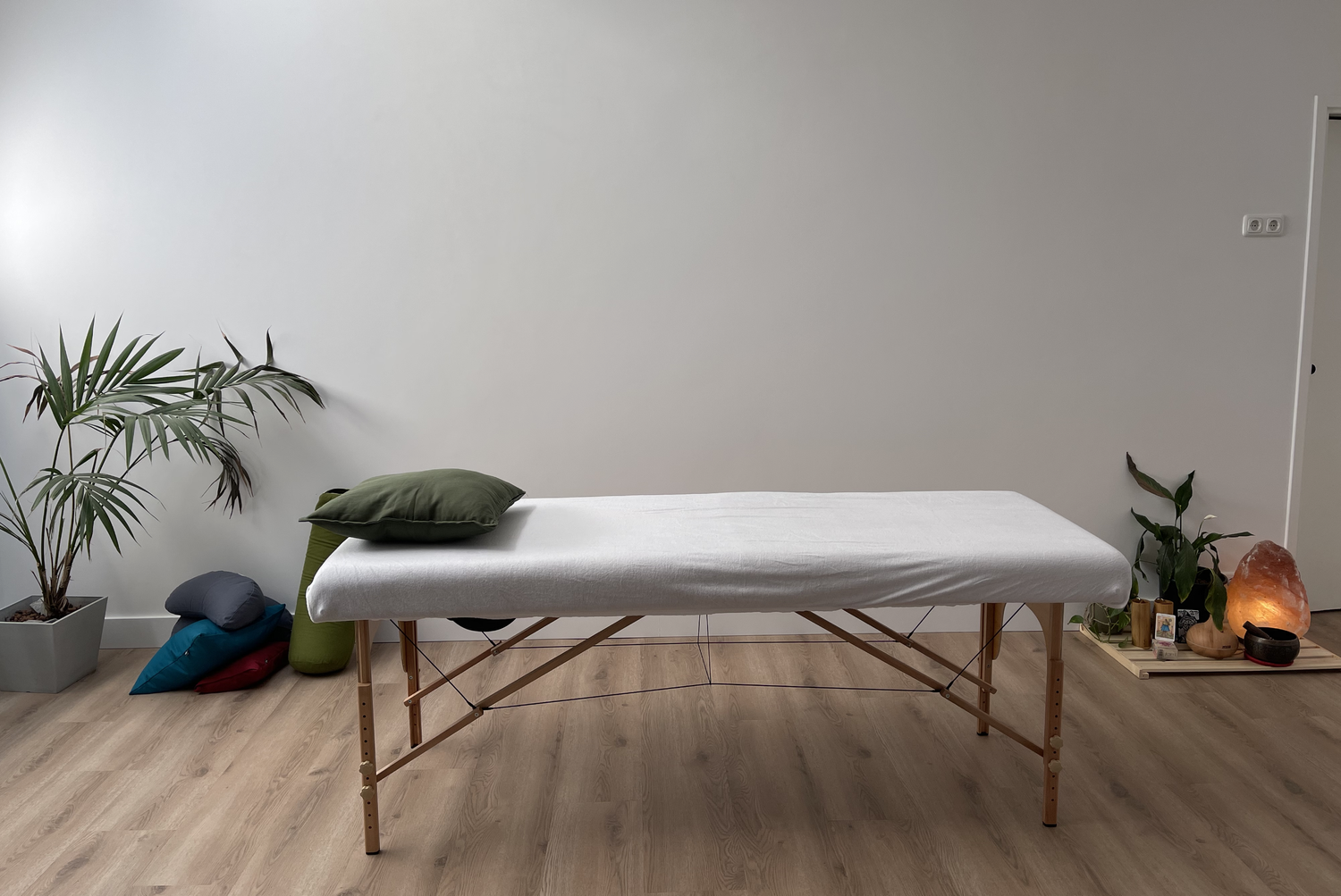 Massage Haarlem Lomi Lomi massage Hot stone massage Deep tissue massage Relaxation