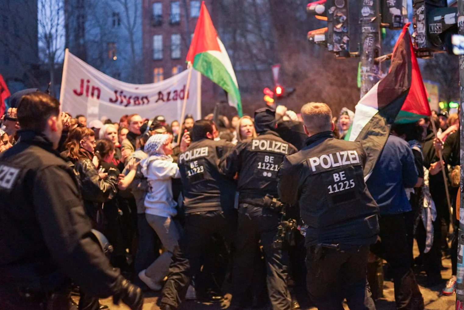 Statement von der Alliance of Internationalist Feminists, PS, PAllies und the APU zu Verhaftungen, massiver Polizeigewalt und Kriminalisierung – Revolutionäre 8. März Demonstration in Berlin