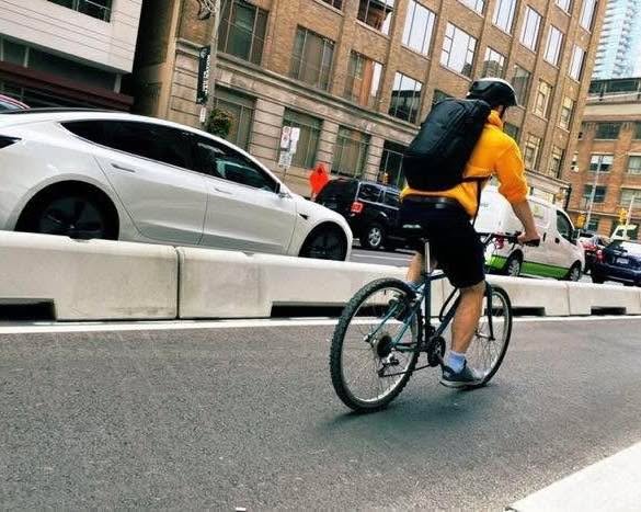 Ma van a kerékpározás világnapja.
Tegnap jelent meg egy újabb tanulmány a Nature Cities hasábjain arról, hogy mit kell tenni, ha egy város valóban növelni szeretné a