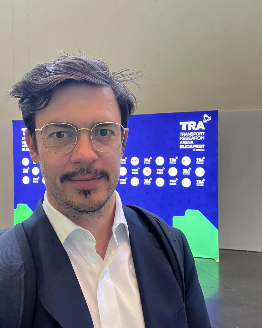 Szuper l&aacute;tni a r&eacute;gi bar&aacute;tokat &eacute;s &uacute;j arcokat megismerni itt a TRA Budapest konferenci&aacute;n! 🇭🇺☕️

B&aacute;r a szakmai besz&eacute;lget&eacute;sek p&ouml;r&ouml;gnek, nekem egy kicsit m&eacute;g hi&aacute;nyzik