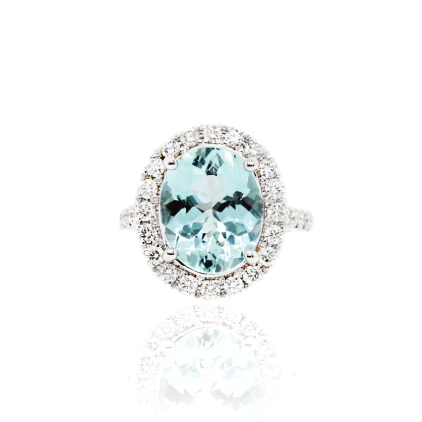 Aquamarine Ring in 18k White Gold with Pavé Diamonds (Copy)