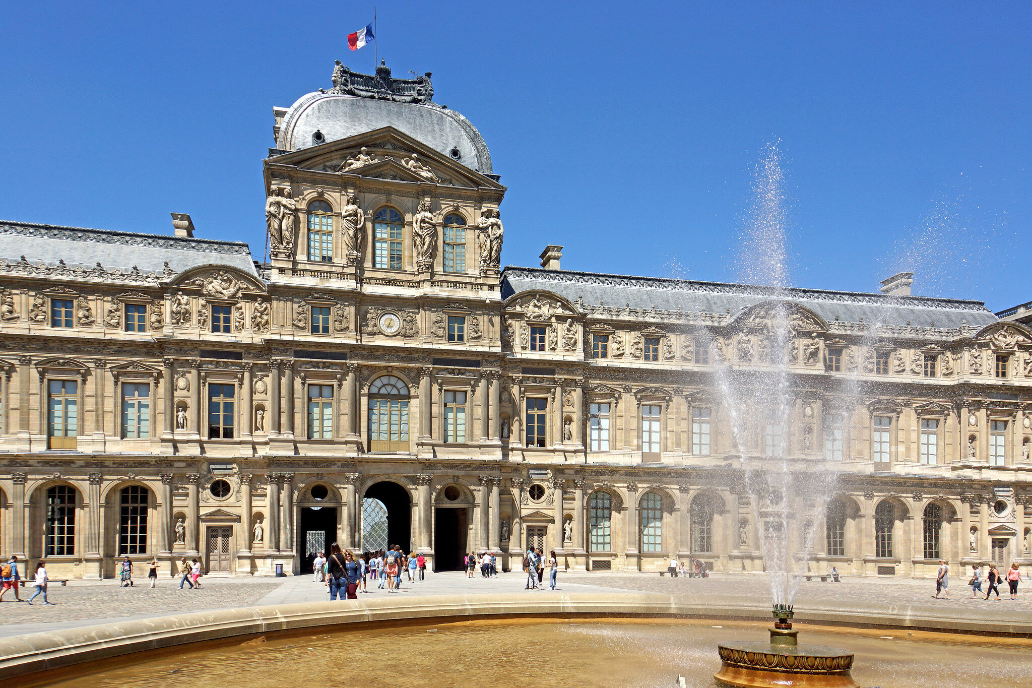 The Louvre Museum, Paris - Squarebox