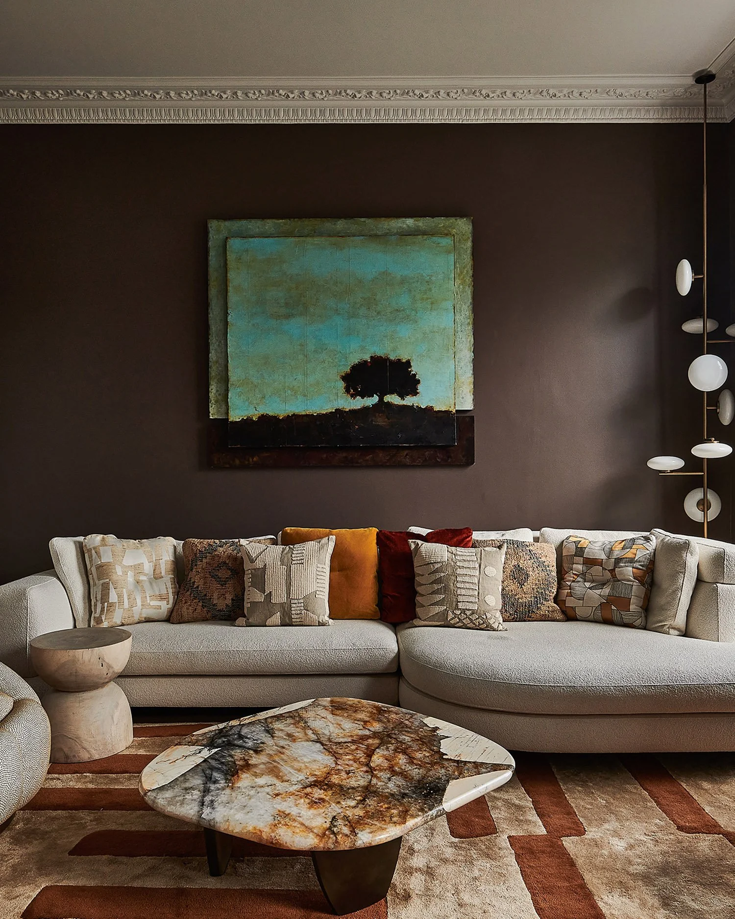 This home had an abundance of natural light, and to support this we sculpted each room by using lighting to form a seamless flow. We always compose richly layered, luxurious interiors, individually and beautifully tailored to create complex and pract