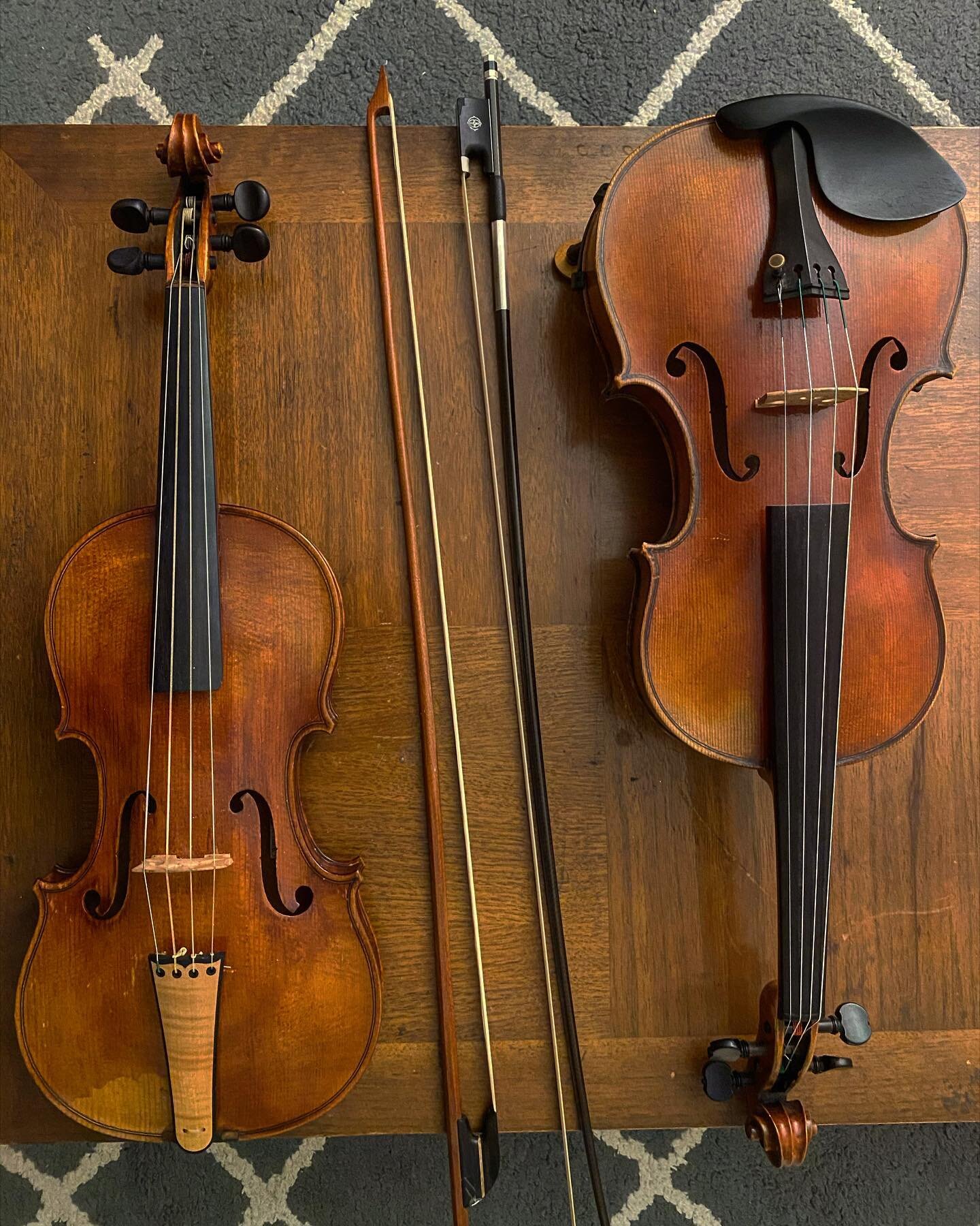 Baroque and Modern 🎻🎻
I&rsquo;ve never named an instrument, but I&rsquo;ve come to realize that my modern violin&rsquo;s CASE does indeed have name. Comment below if you think you know what it is ⤵️👀