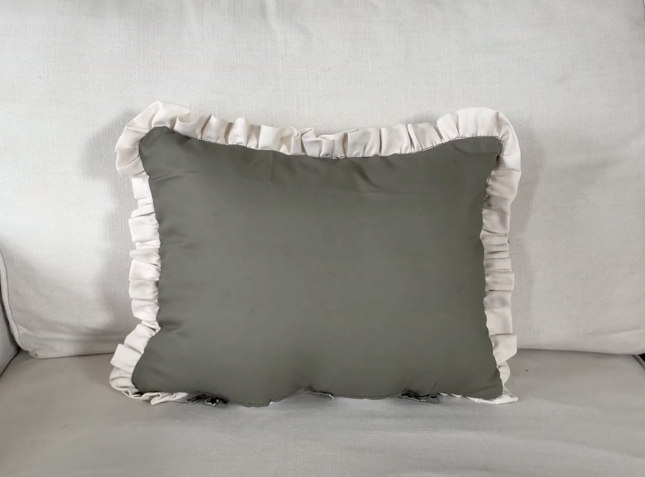 Sewing: Ruffel Pillowcase