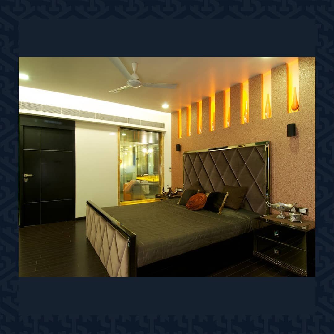 Do Follow on instagram for more.

𝐃𝐞𝐬𝐜𝐫𝐢𝐩𝐭𝐢𝐨𝐧: These picture shows one of the bedrooms of the project, seperated from the bathroom with a fixed smart glass that turn transparent at the flick of a switch.
The custom Metal and suede bed,the 