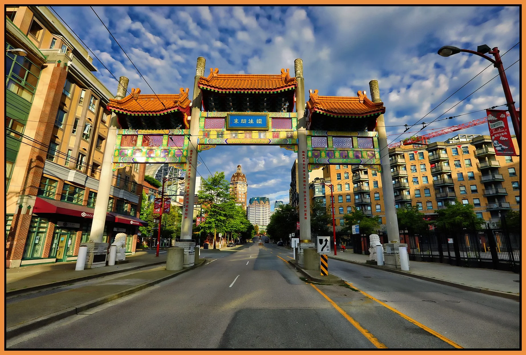 Chinatown Gate LkgW_Aug 1_2022_HDR_5B4654_peShdngCntrst_4x6s.jpg