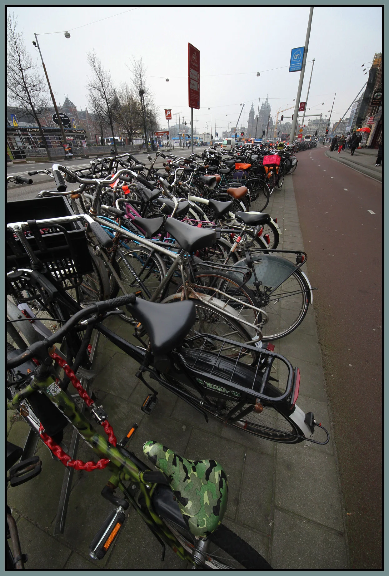 Amsterdam Bikes_Nov 8_2011_1833_4x6s.jpg