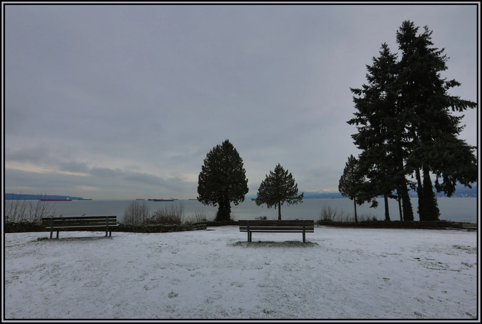 Stanley Pk Teahouse Benches 25_2017_HDR_B9379_4x6s.jpg