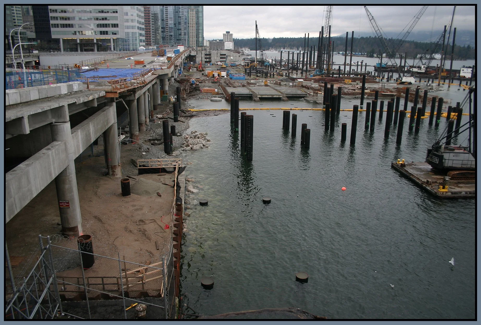 Coal Harbor Const_Jan 8_2006_7260_4x6s.jpg