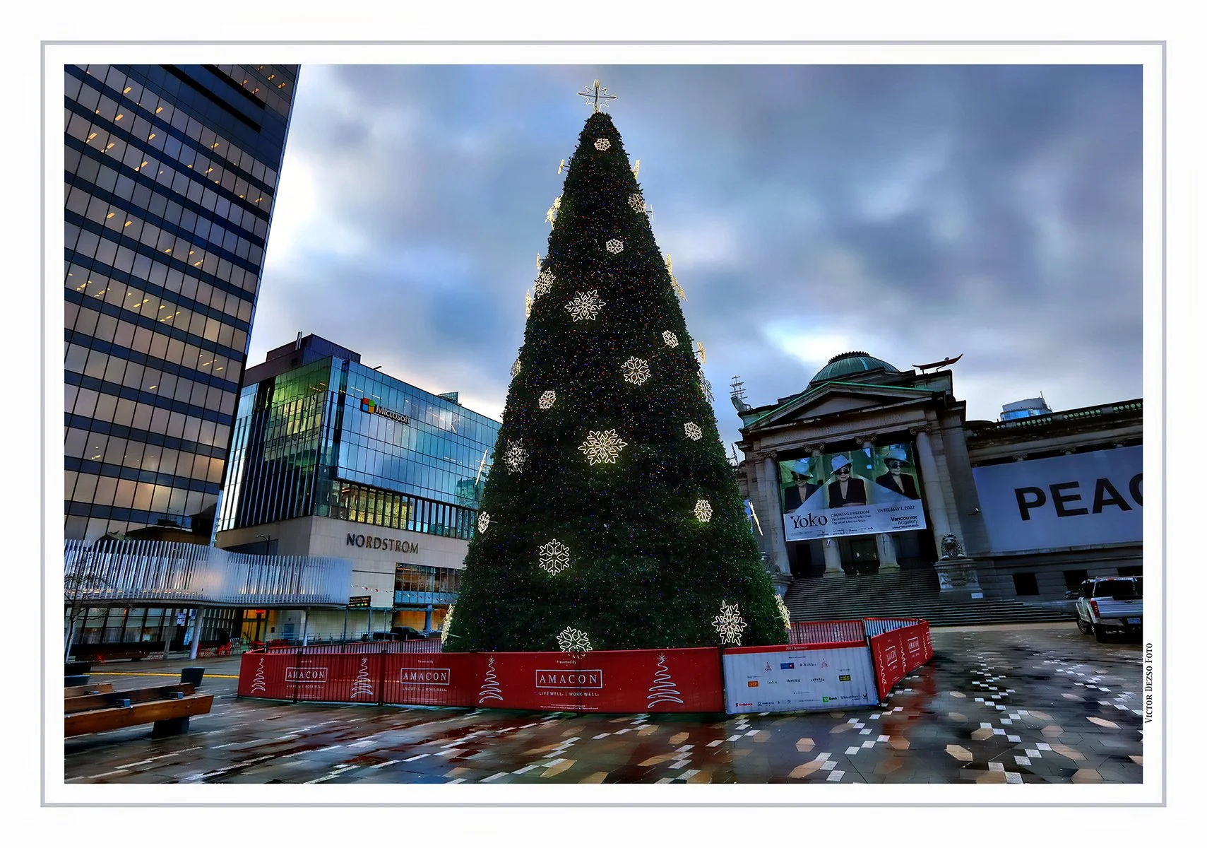 Art Gallery Xmas Tree_Dec 13_2021_HDR_5A2603_peHdr2013_4x6.jpg