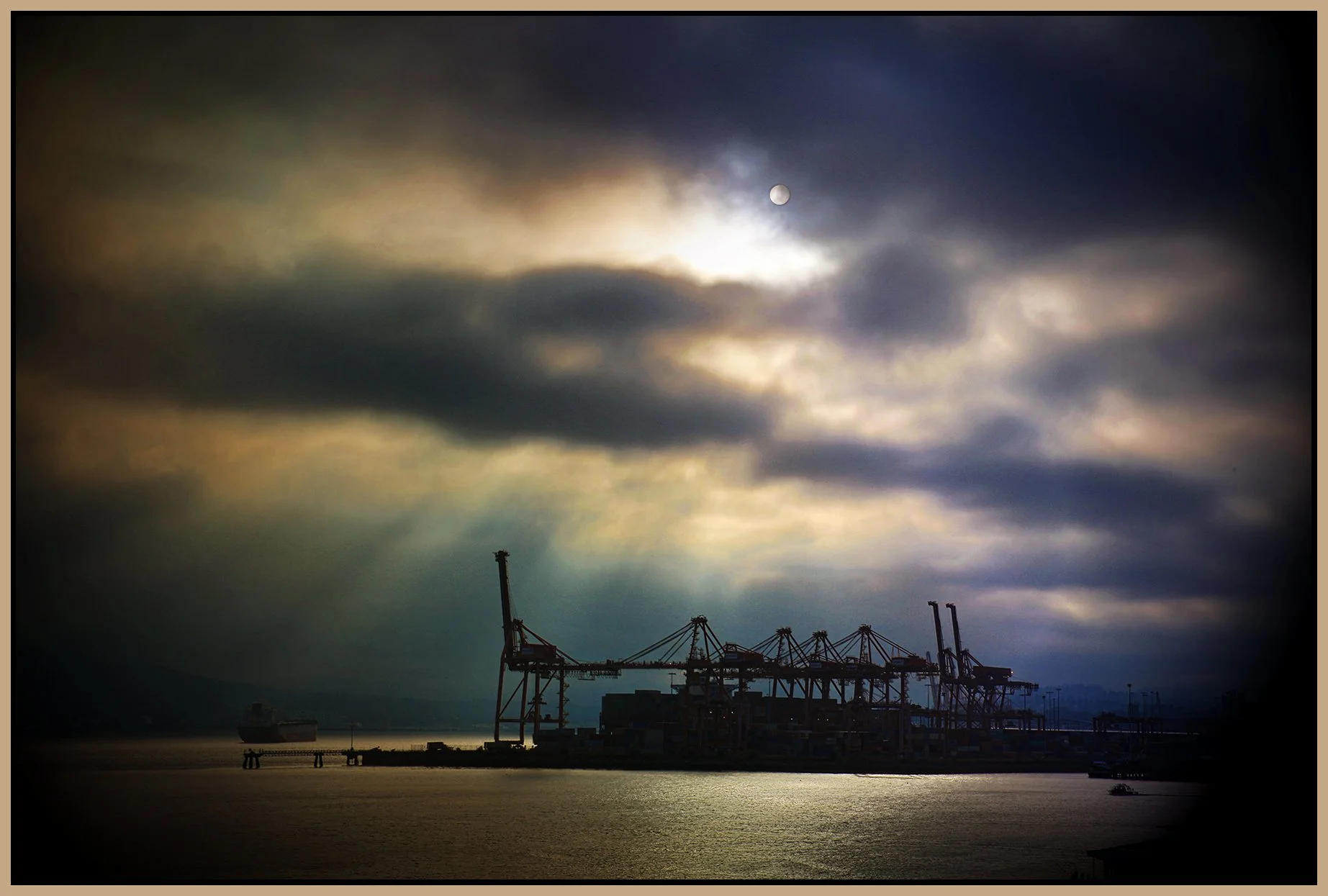 Vancouver Harbour_Aug 8_2019_HDR_E5970_peIntnSunst_4x6s.jpg