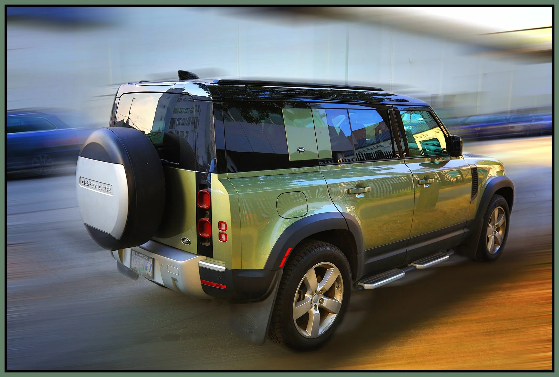 Land Rover Defender 2022_Sep 14_2022_HDR_5B8843_peWaterB_4x6s.jpg