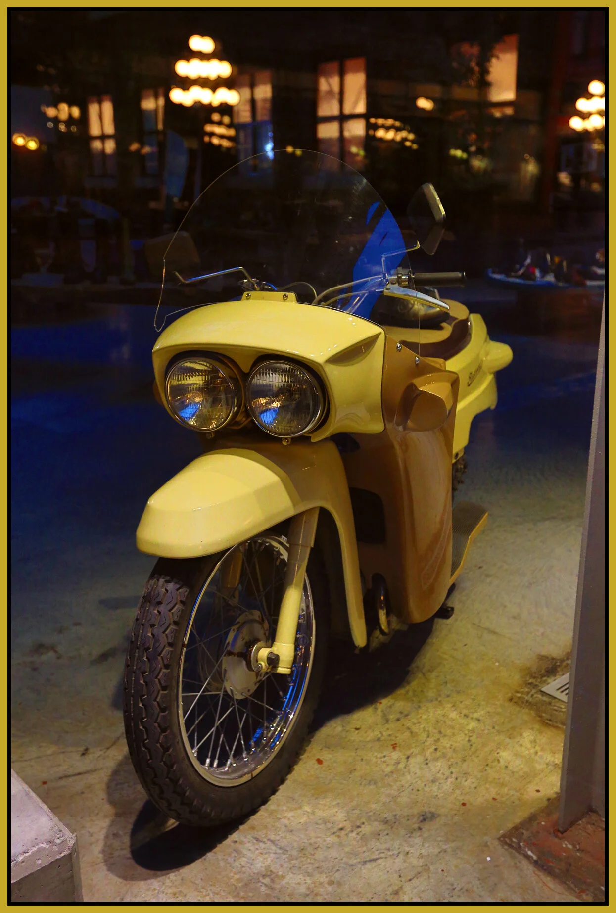 Gastown Bike_Oct 18_2012_HDR_C0410vel_4x6s.jpg