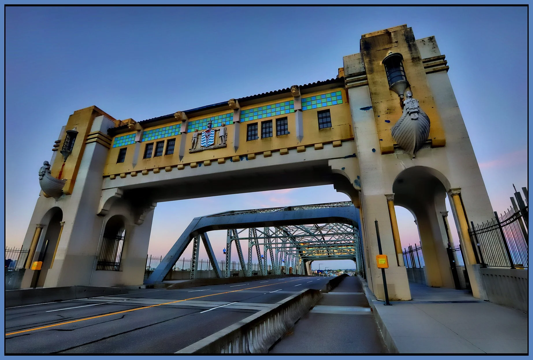 Burrard Bridge LkgS_Sep 8_2022_HDR_5B8011_peHdr2013_1_4x6s.jpg