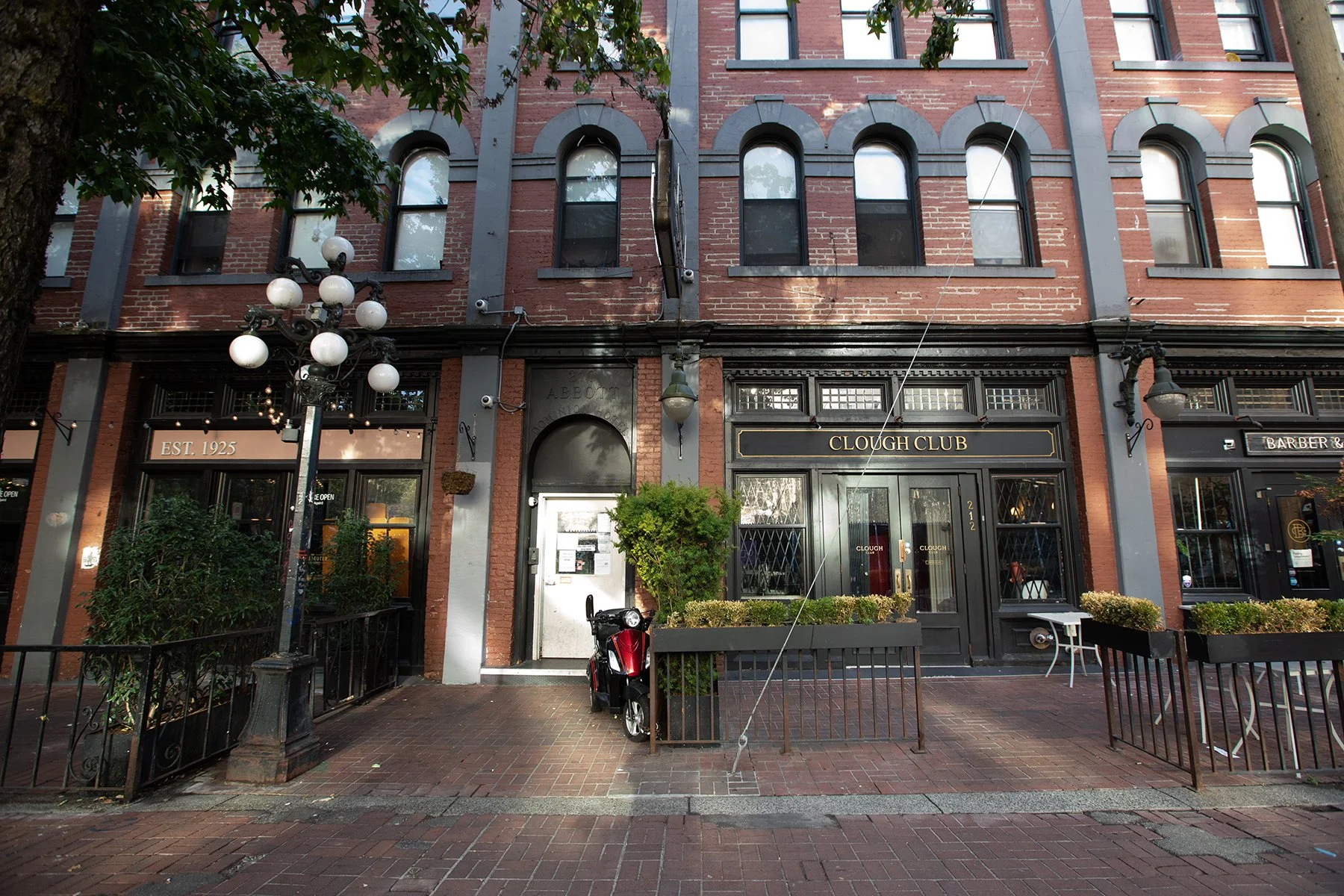 Gastown Dominion Hotel 210 Abbott St_1990's_5B9508_4x6.jpg