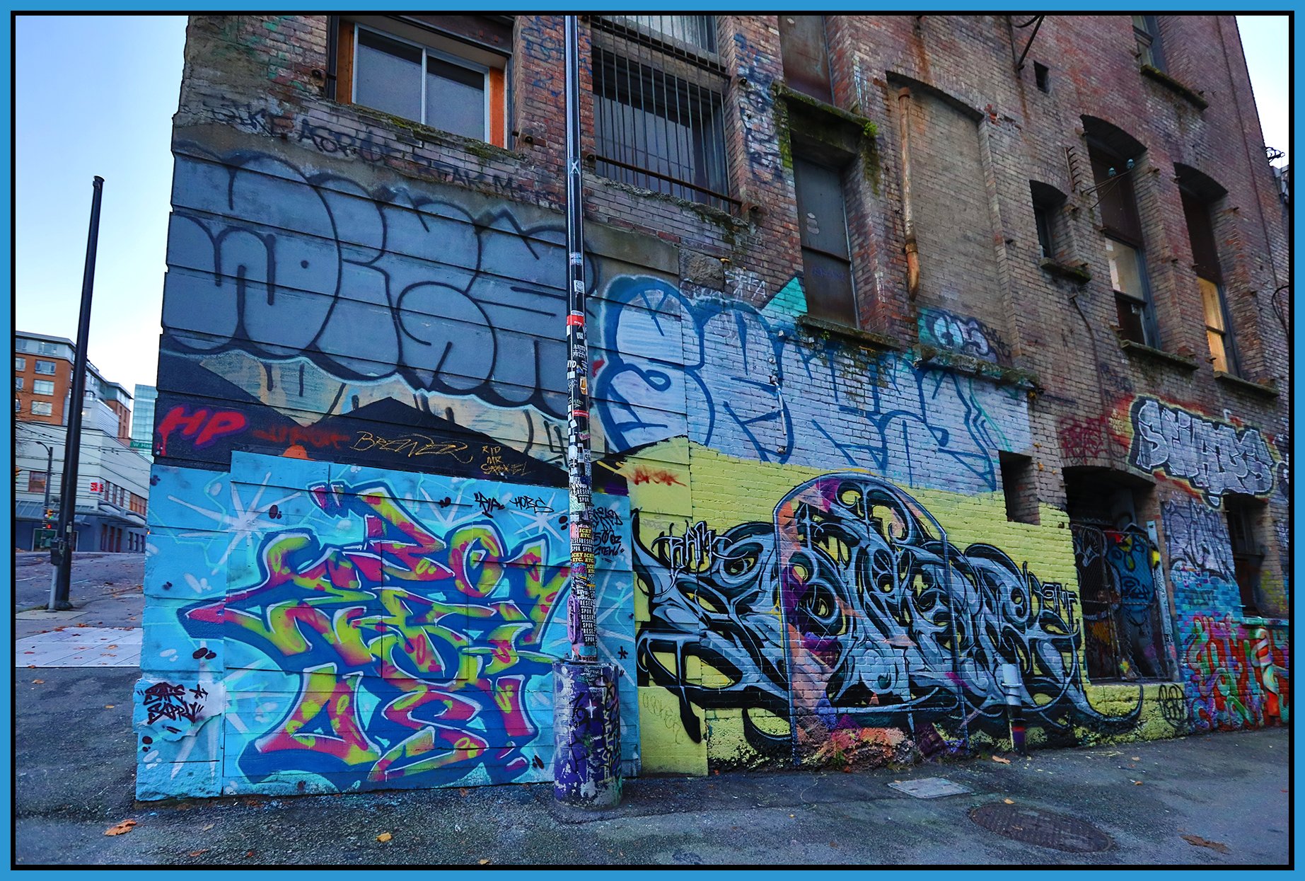 Gastown Alley Graffiti_Nov 27_2022_HDR_5C8187_4x6s.jpg