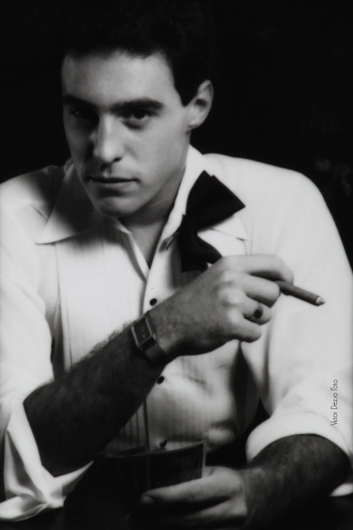 Man Playing Cards_1979_5120_4x6.jpg