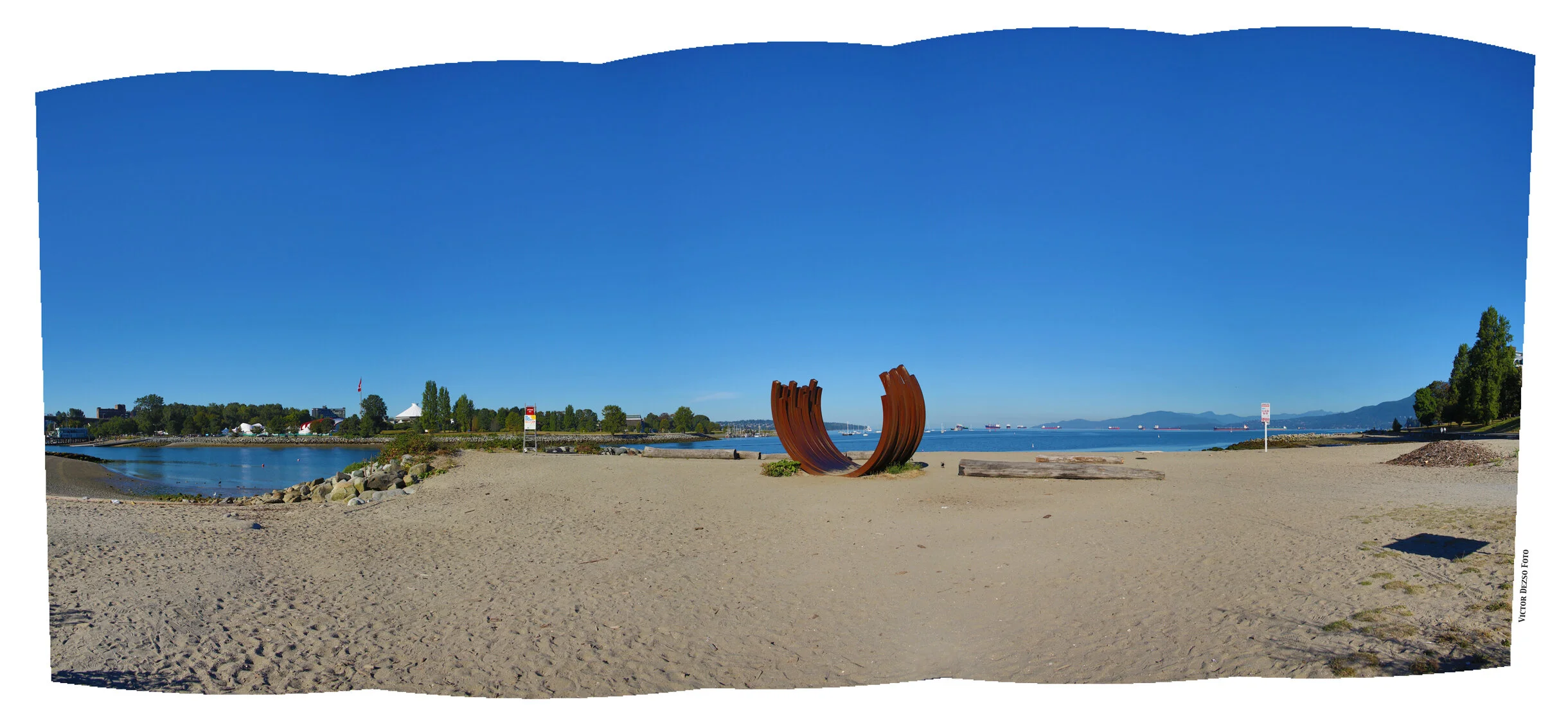 English Bay Art_Aug 15_2016_HDR_Pan_L2056_4x9s.jpg