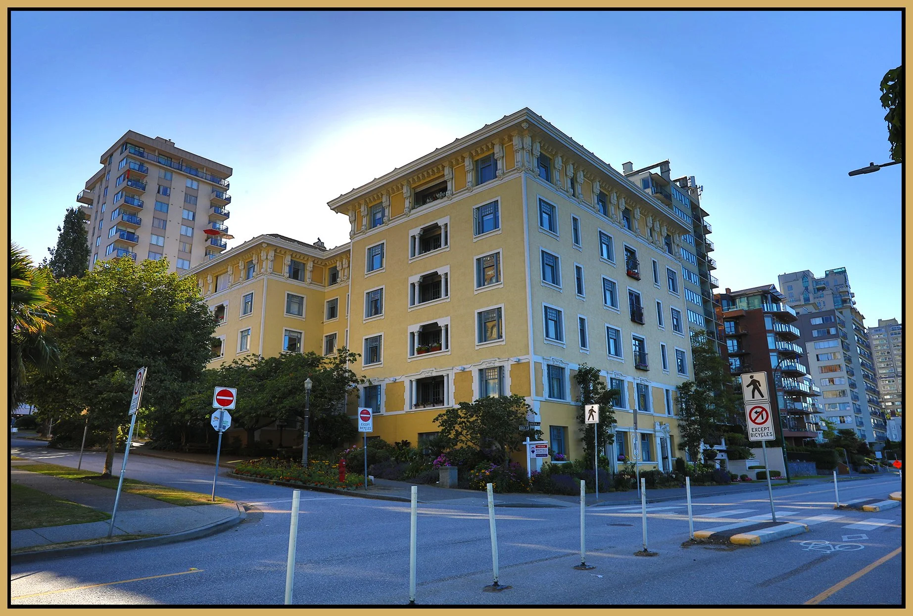 1491 Beach Ave_Jul 9_2023_HDR_5C2135_4x6s.jpg