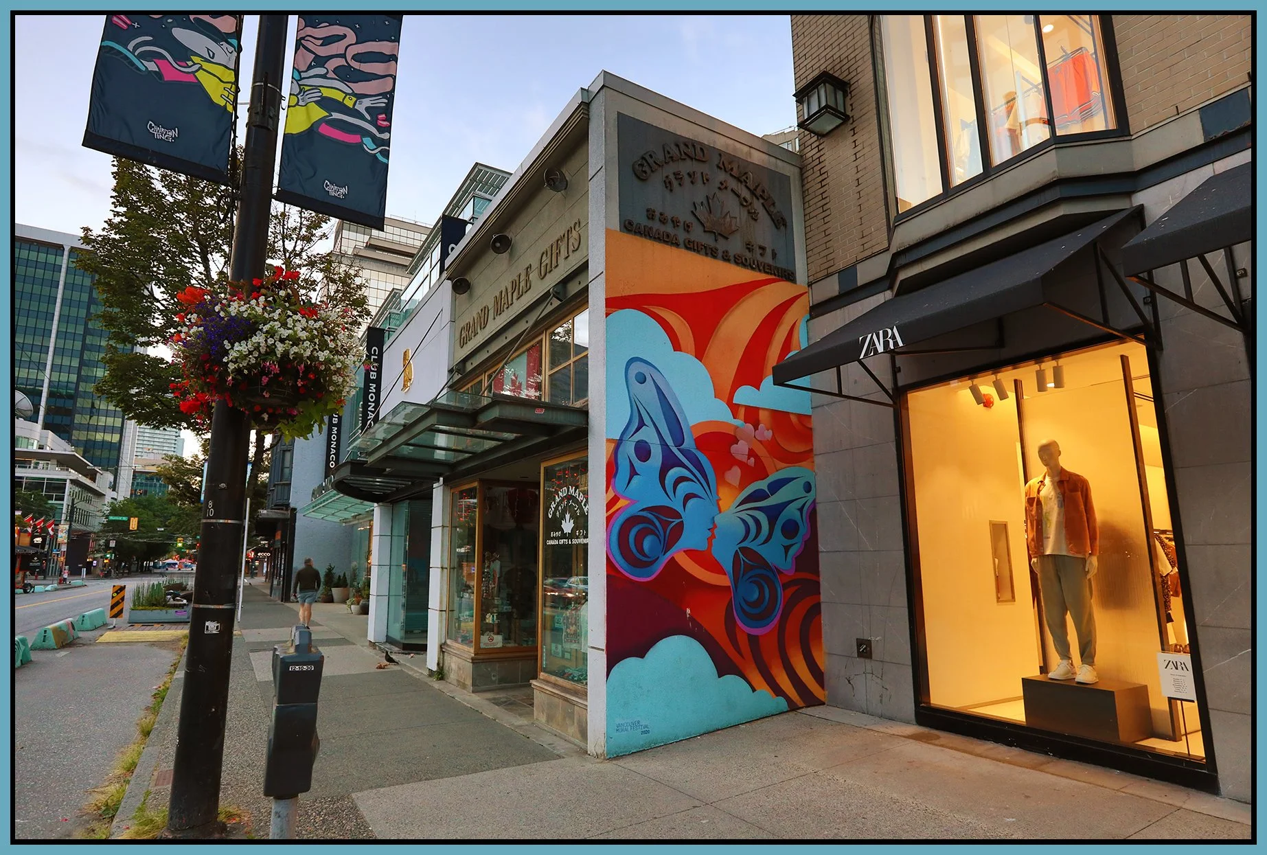 1046 Robson St Mural_Aug 11_2022_HDR_5B5763_4x6s.jpg