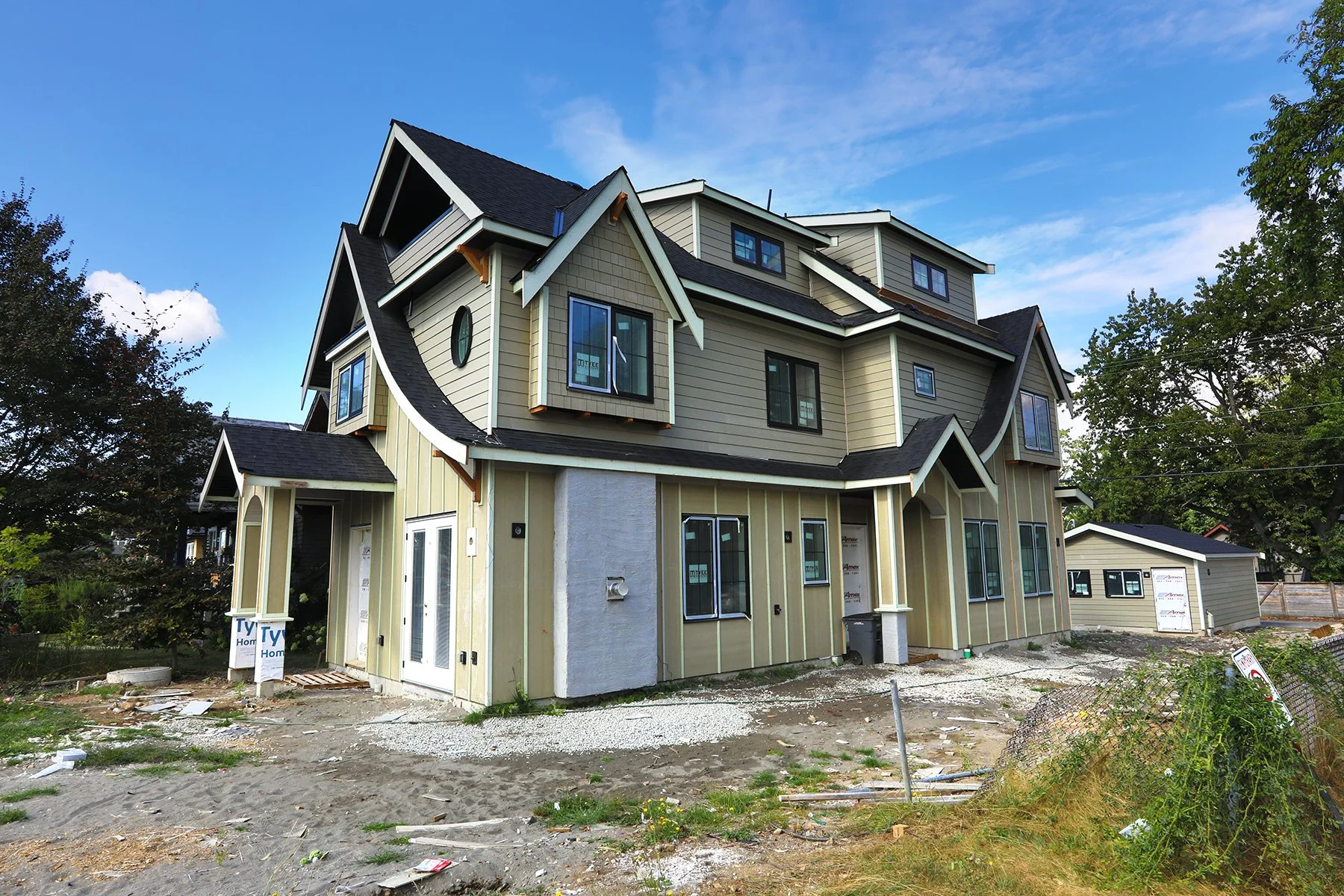 2697 Dundas Const_Sep 5_2022_HDR_5B7159_4x6.jpg