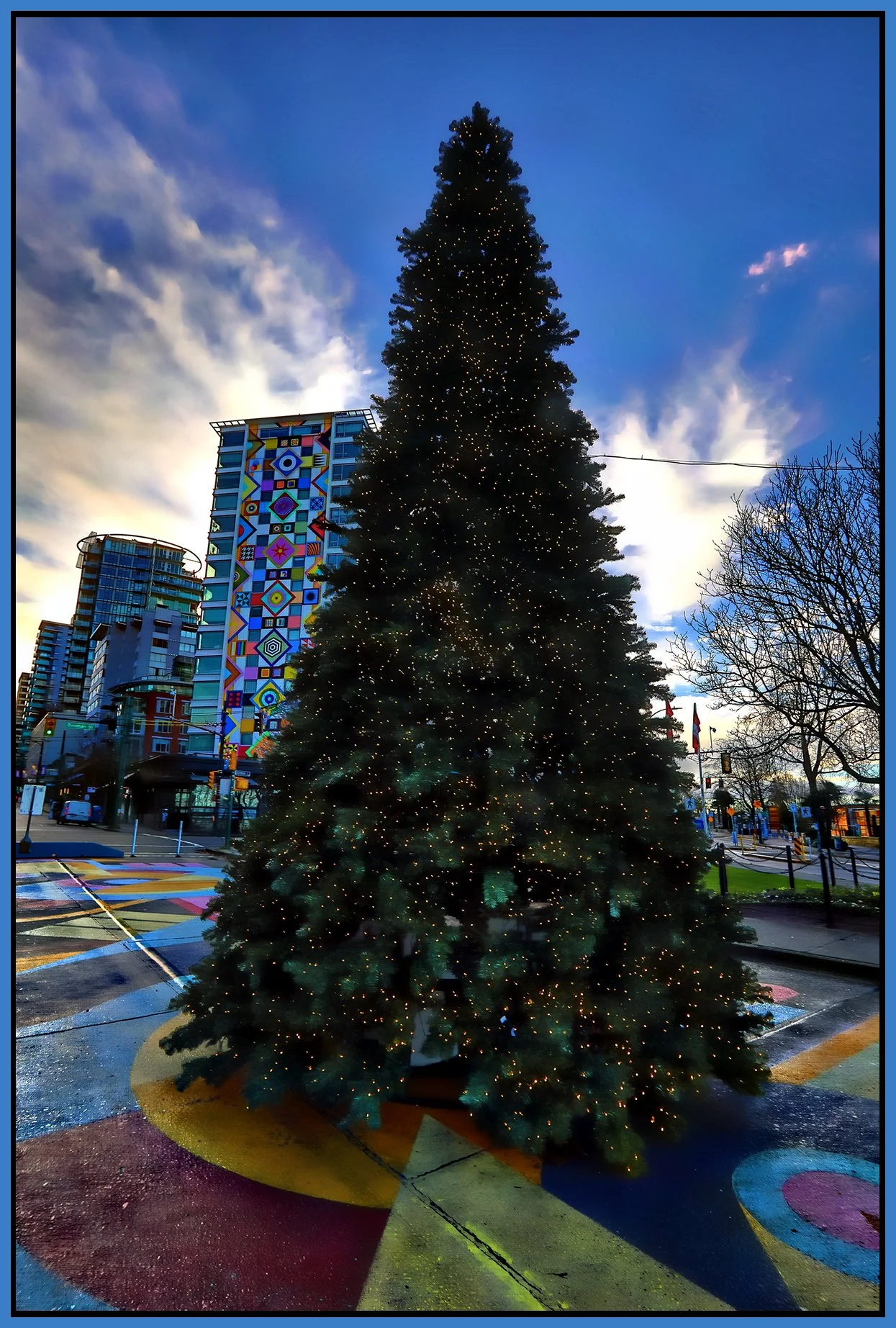 English Bay Xmas Tree LkgSE _Dec 18_2024_HDR_5E6981_peHdr2013_1_4x6s.jpg