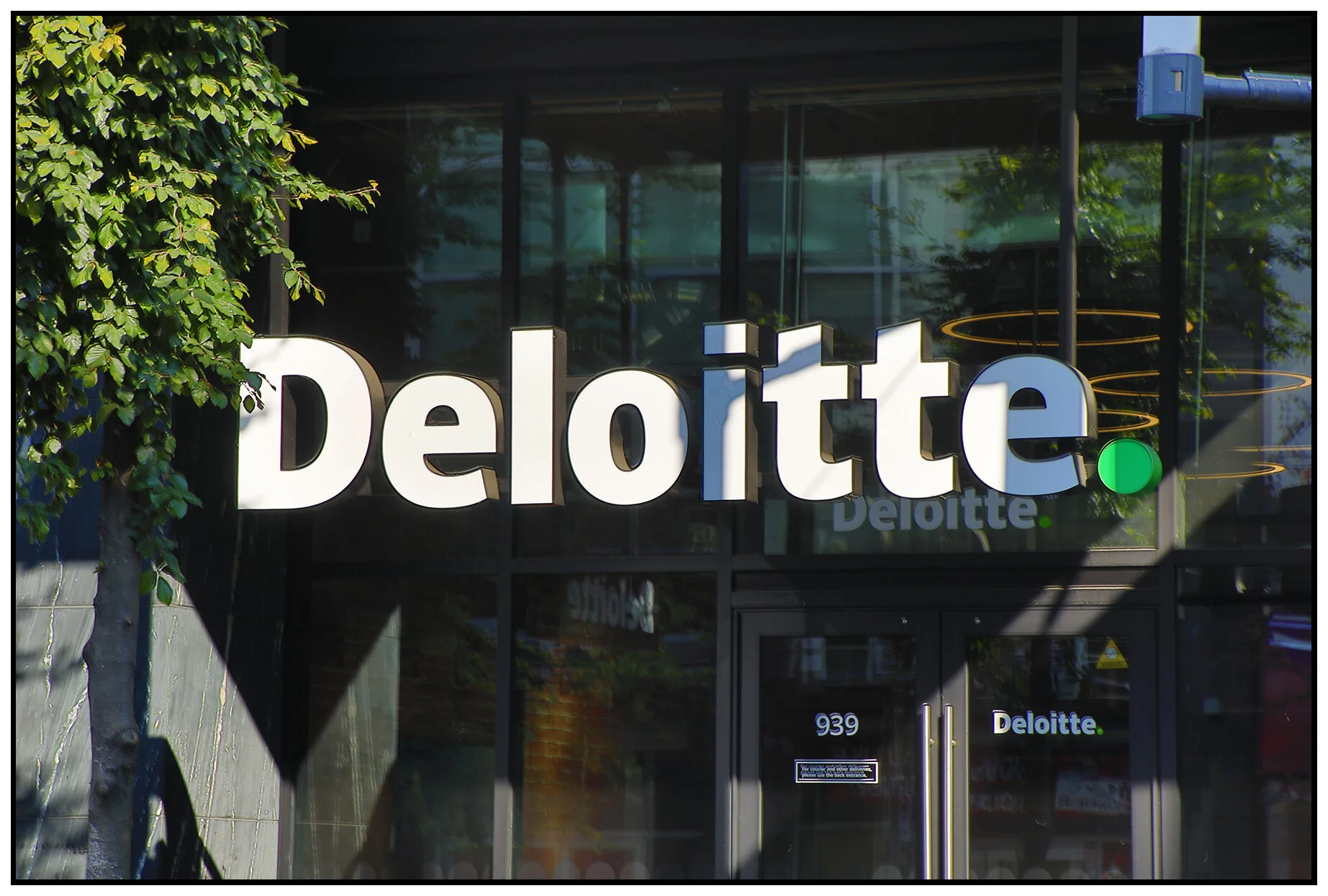 Deloitte Sign_Aug 3_2021_HDR_5A7269_4x6s.jpg