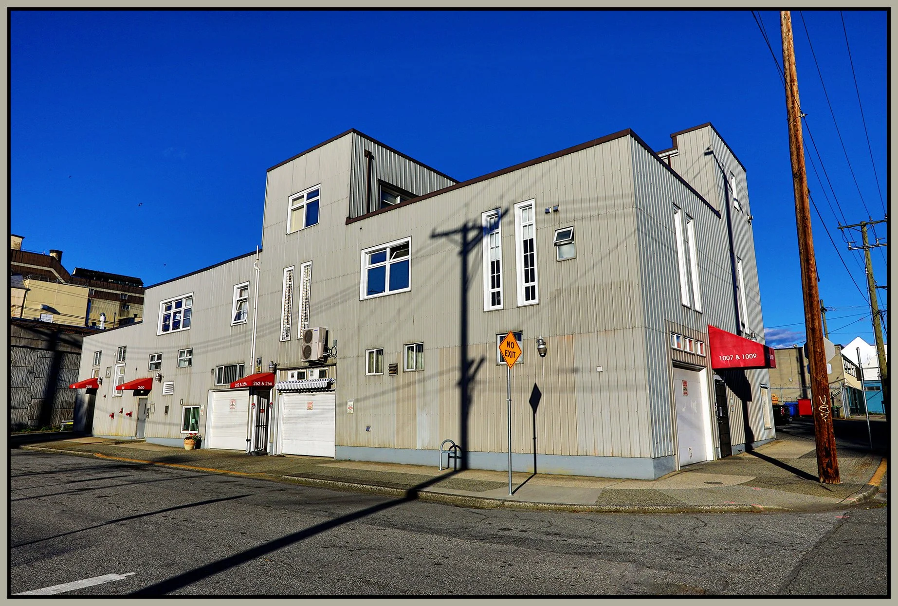 260 Raymur Ave_Sep 29_2024_HDR_5E1786_pehdr_4x6s.jpg